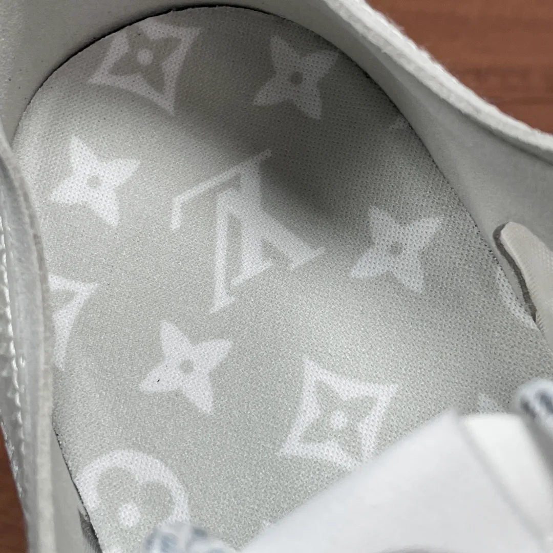 Men's Sneakers LOUIS VUITTON 17307265