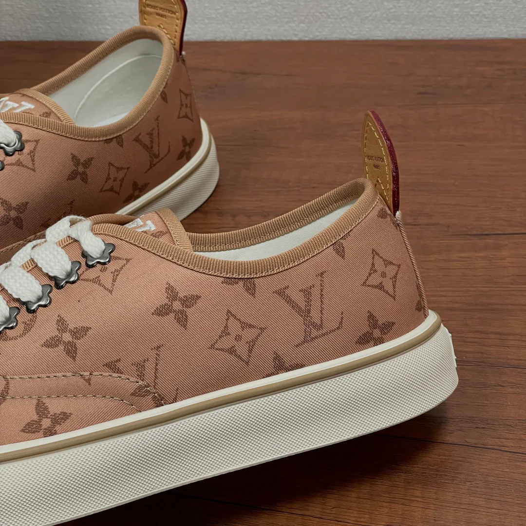 Кроссовки Мужские Louis Vuitton 18626476