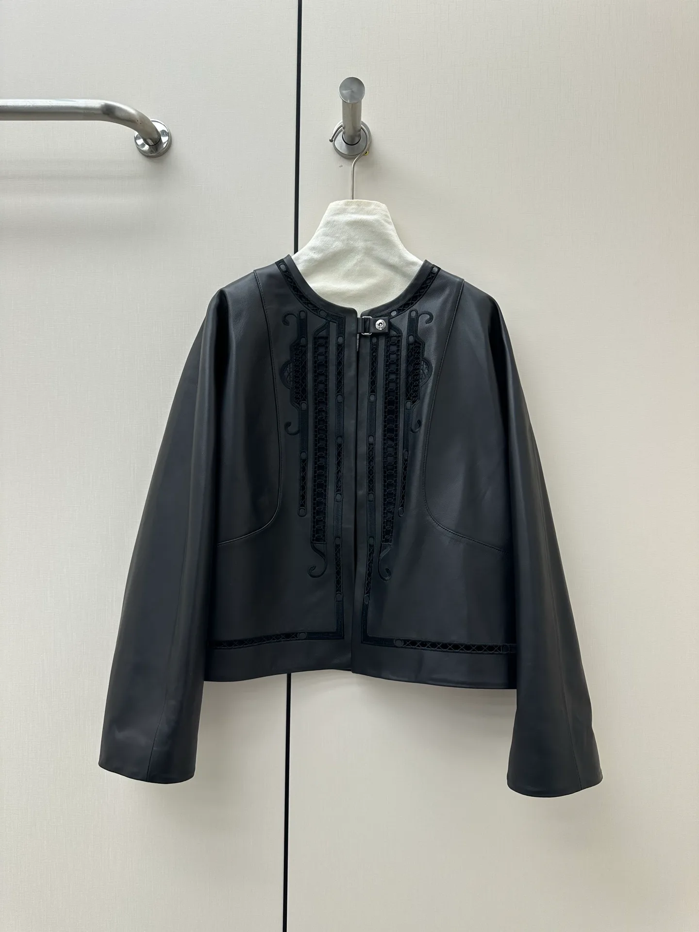 Women's Leather Jackets And Sheepskin Coats HERMES 18441901