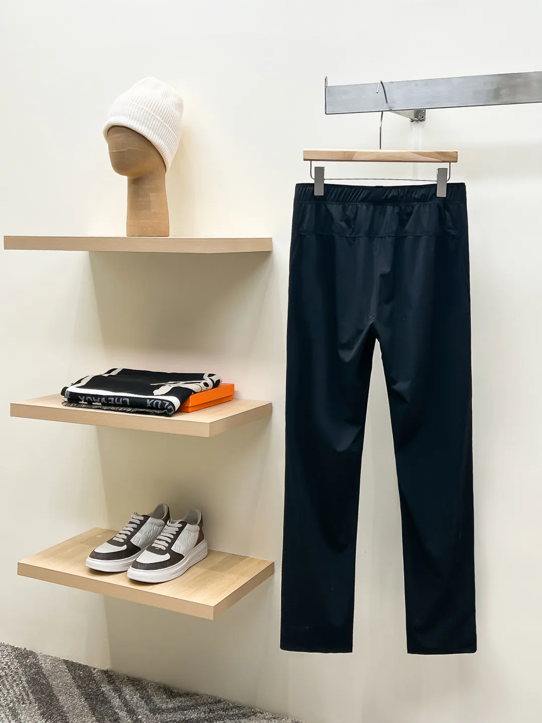Men's Trousers LOUIS VUITTON 18499203