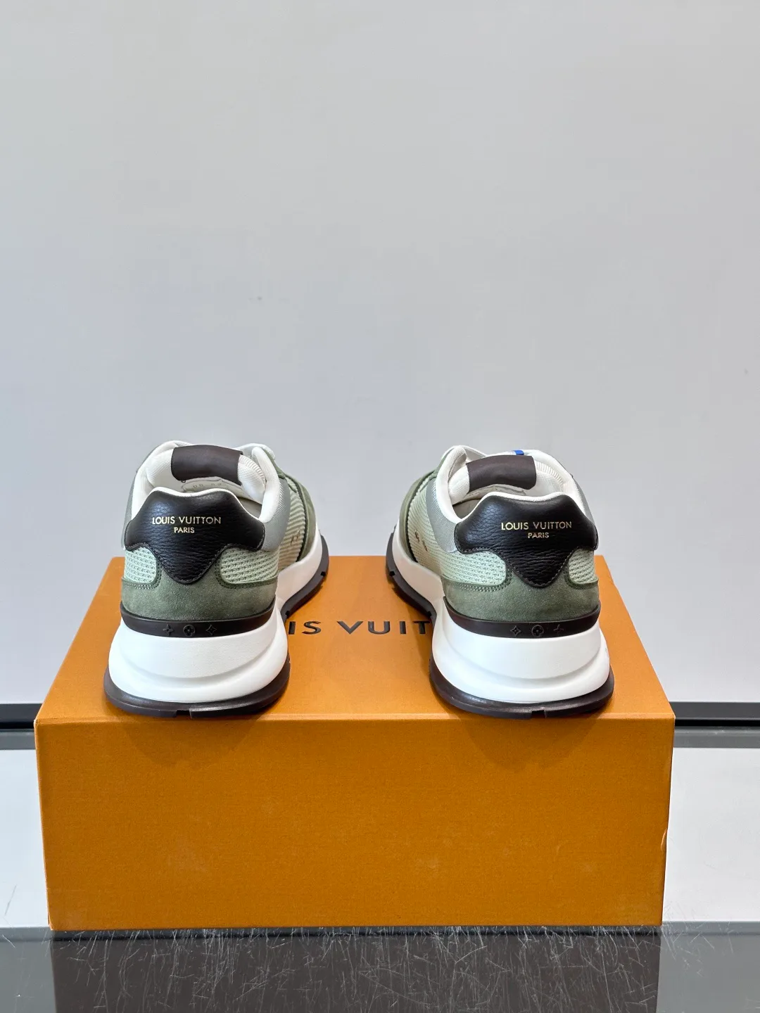 Men's Sneakers LOUIS VUITTON 18102413