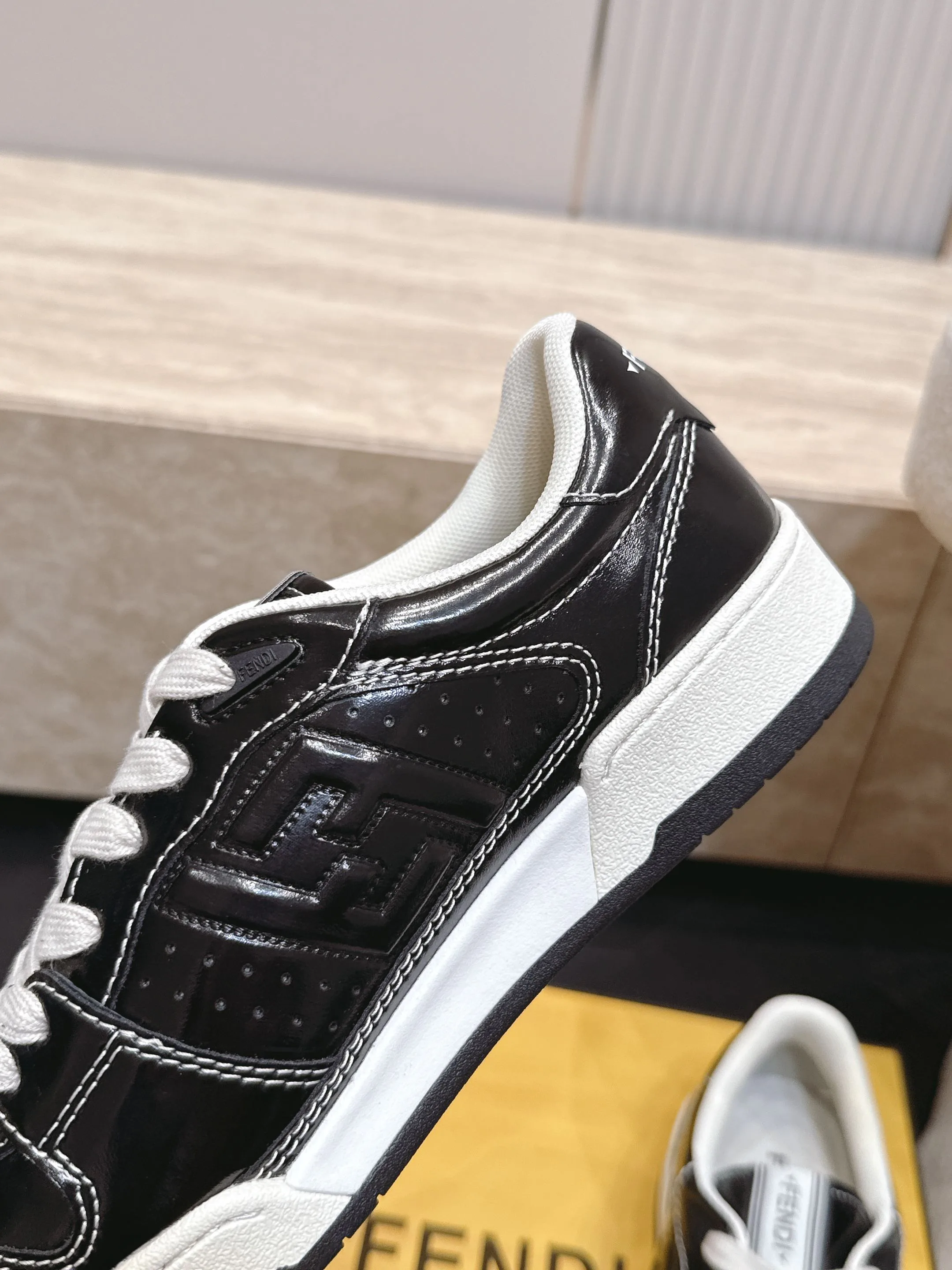 Women's Sneakers FENDI 17682041