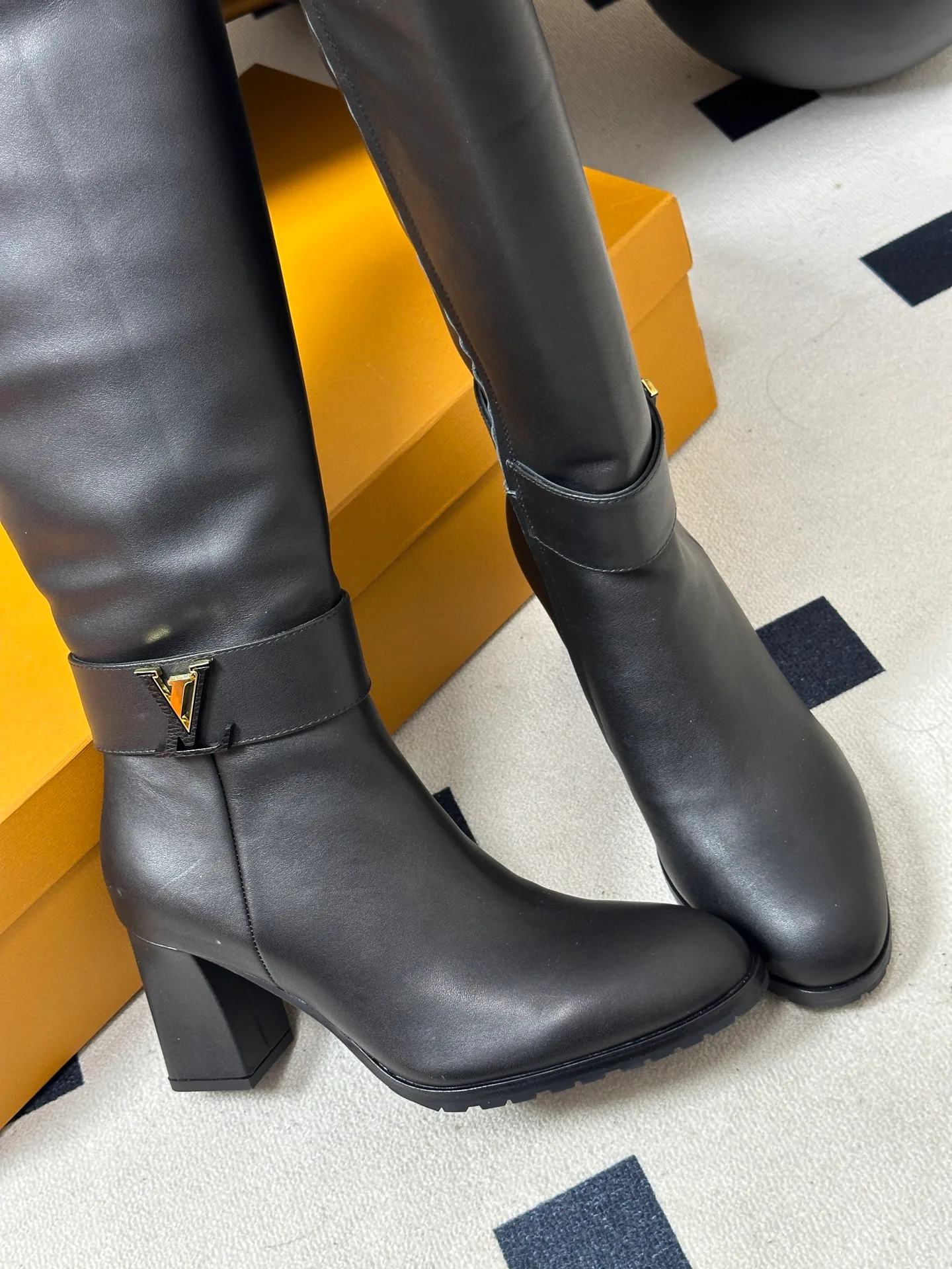 Women's Boots LOUIS VUITTON 18388111