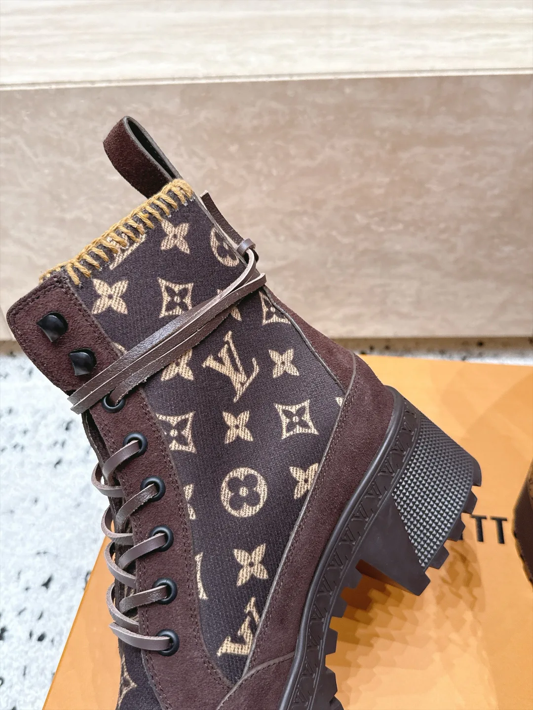 Women's Ankle Boots LOUIS VUITTON 18498036