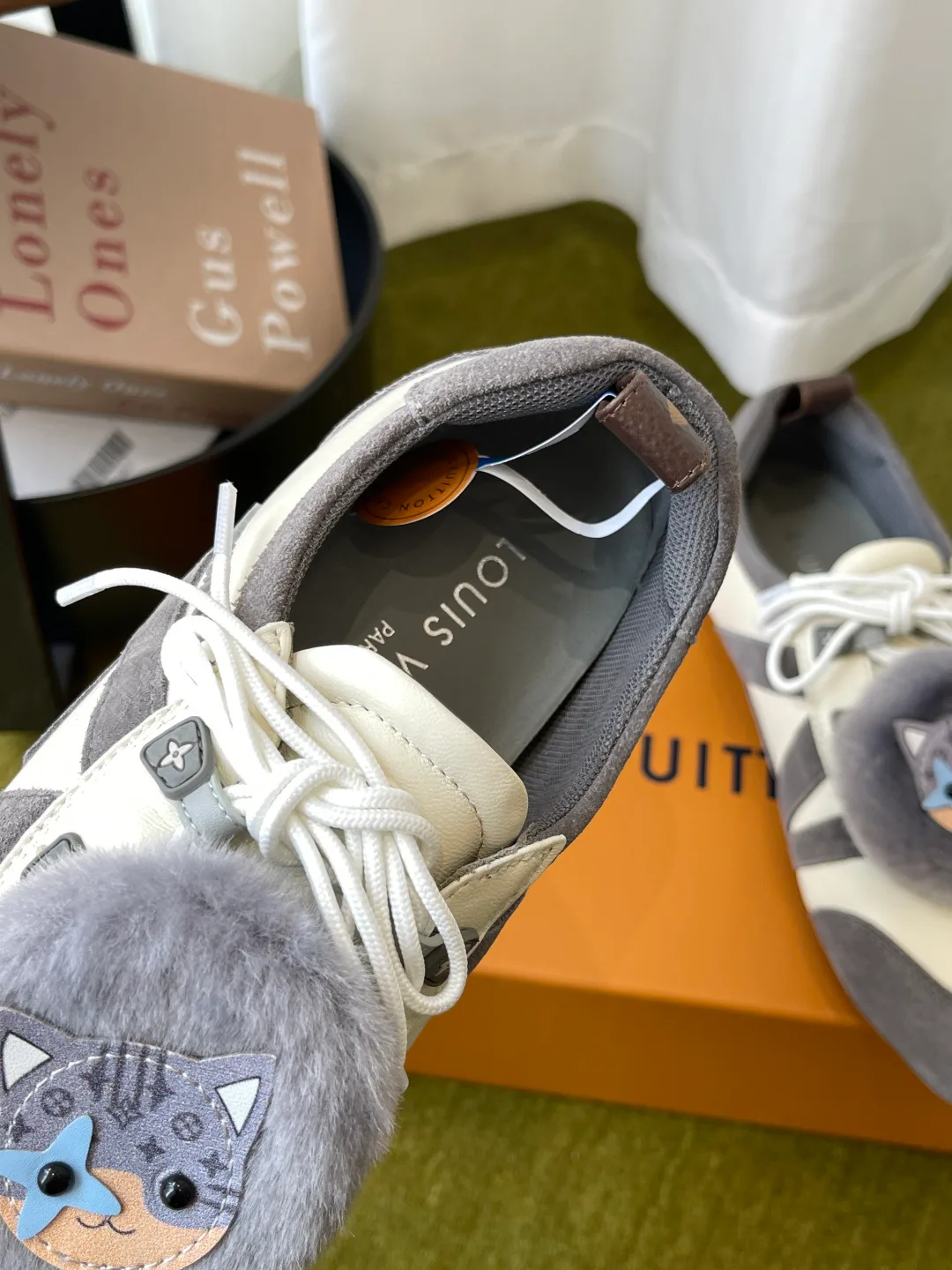 Women's Sneakers LOUIS VUITTON 18121034