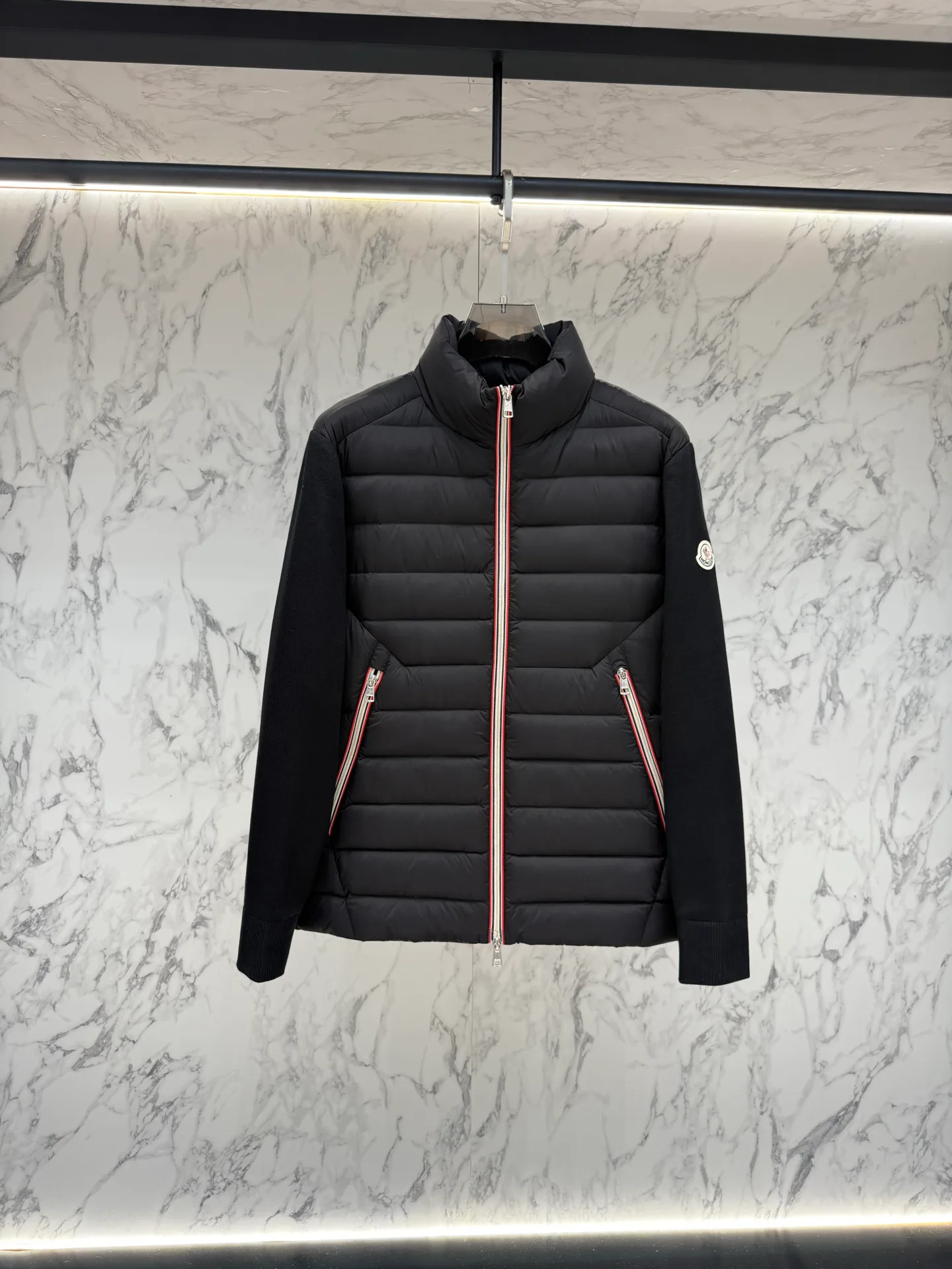 Men's Jackets And Down Jackets MONCLER 18047852
