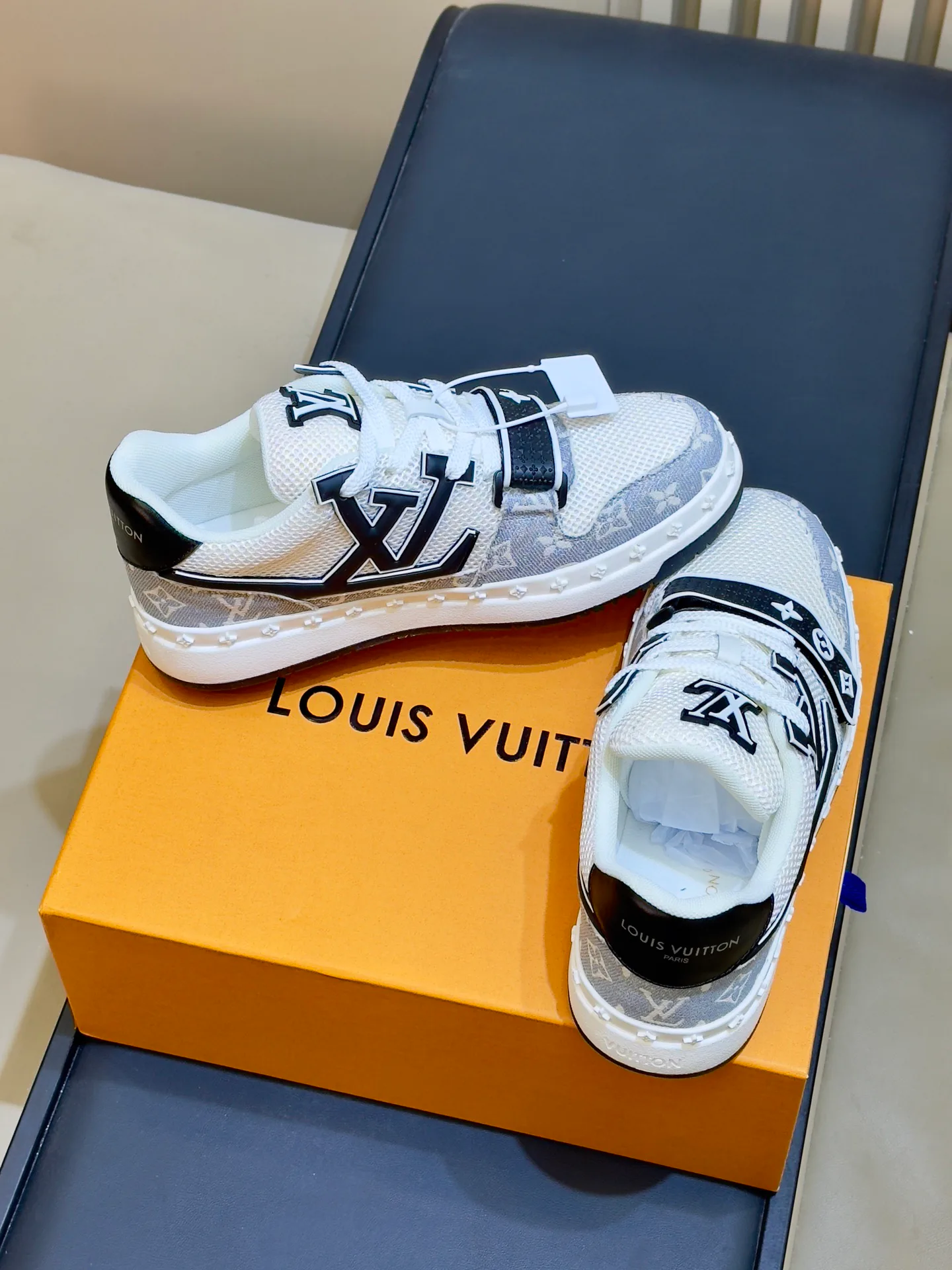 Men's Sneakers LOUIS VUITTON 18073549