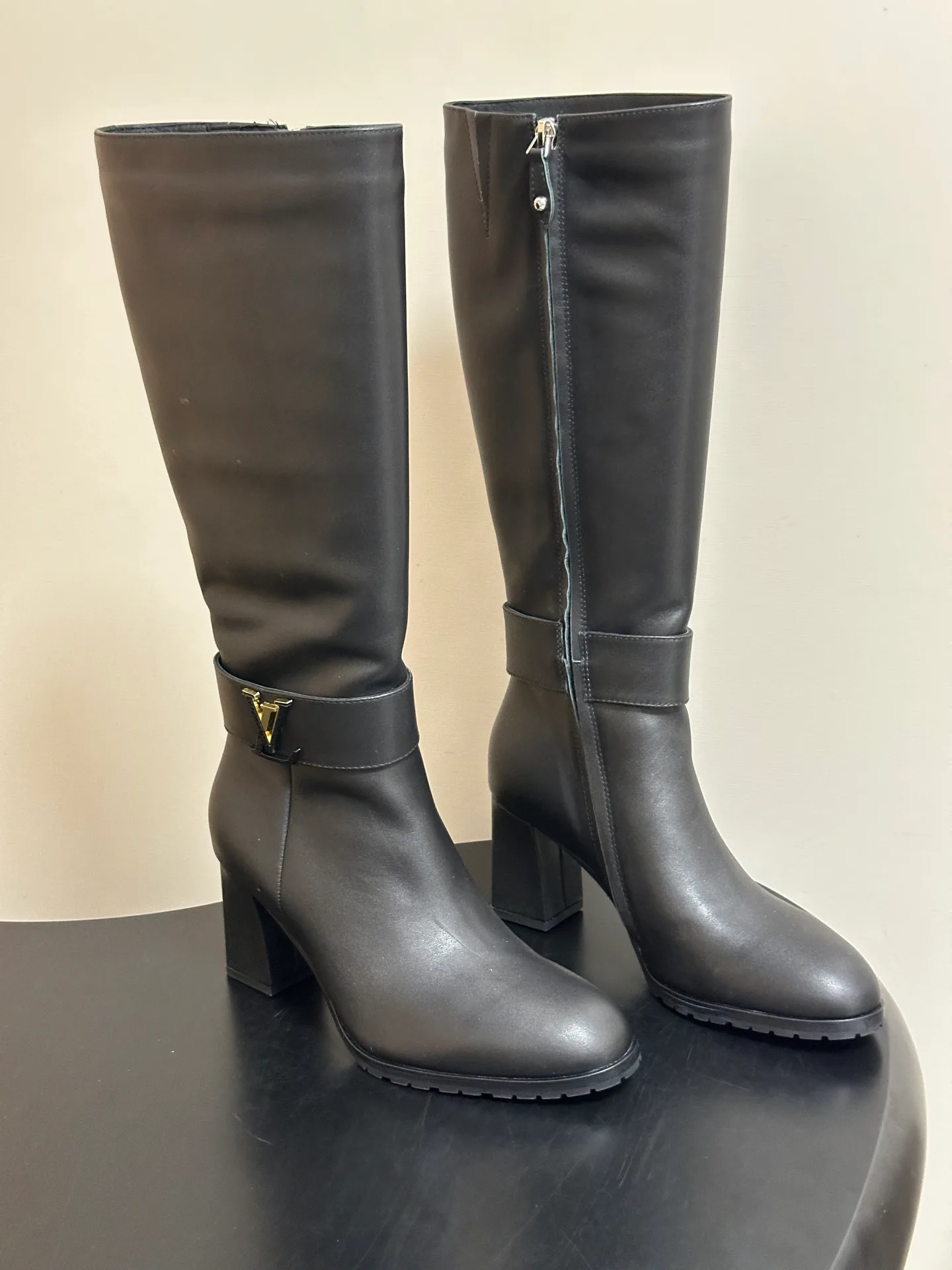 Women's Boots LOUIS VUITTON 18388111