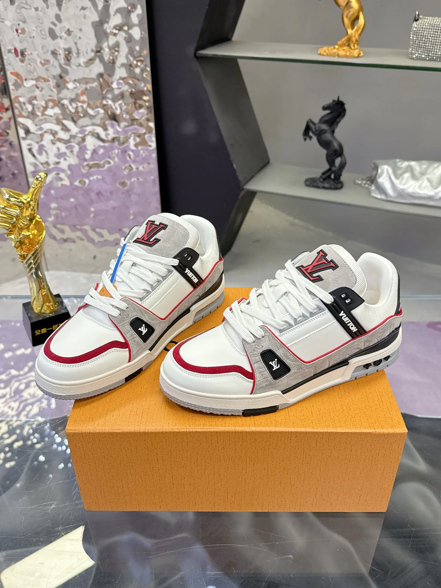 Women's Sneakers LOUIS VUITTON 17930925