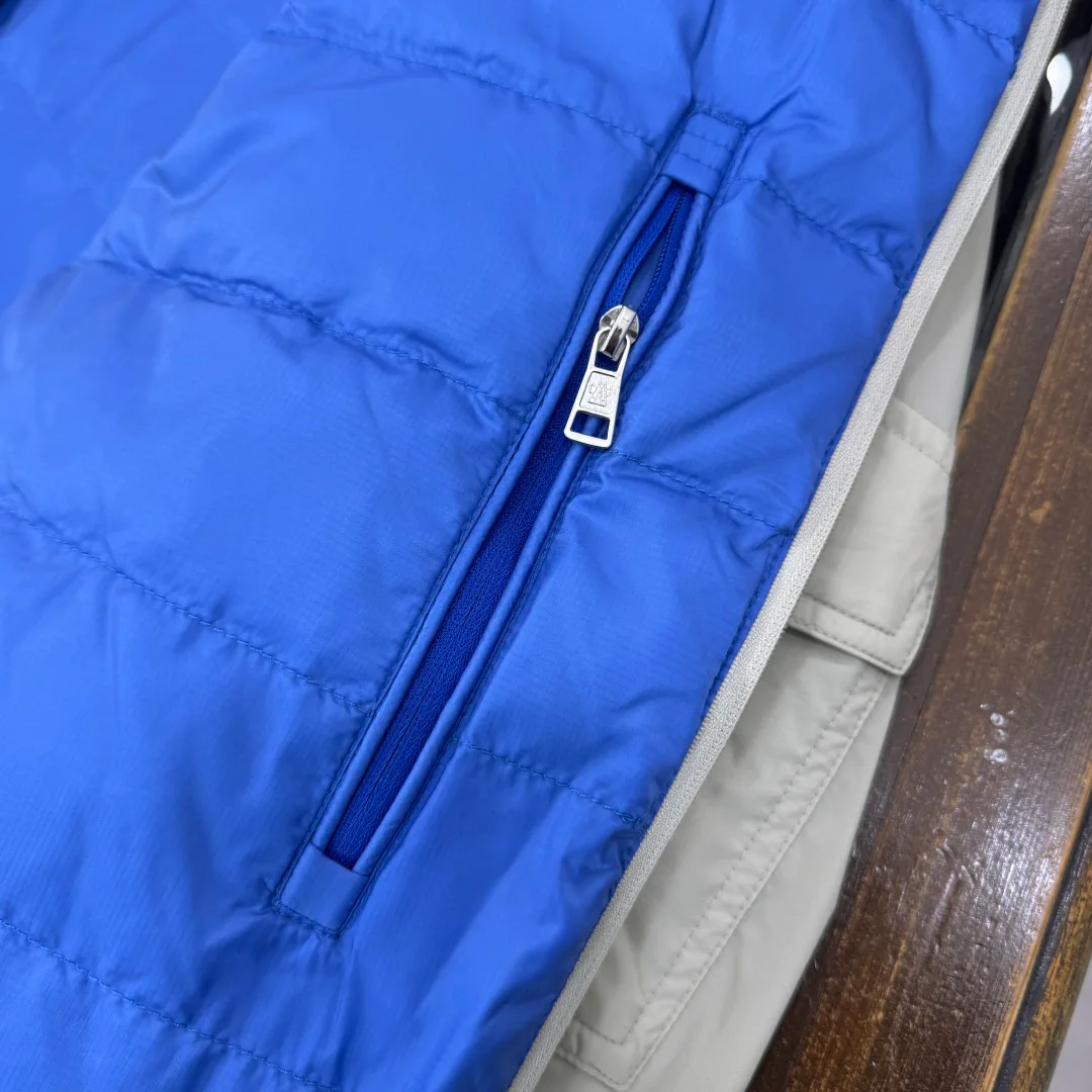 Women's Jackets And Down Jackets MONCLER 18001961