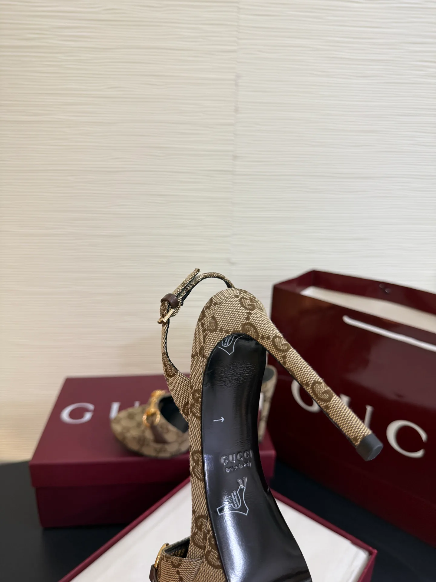 Women's Open-Toe Sandals GUCCI 18071182