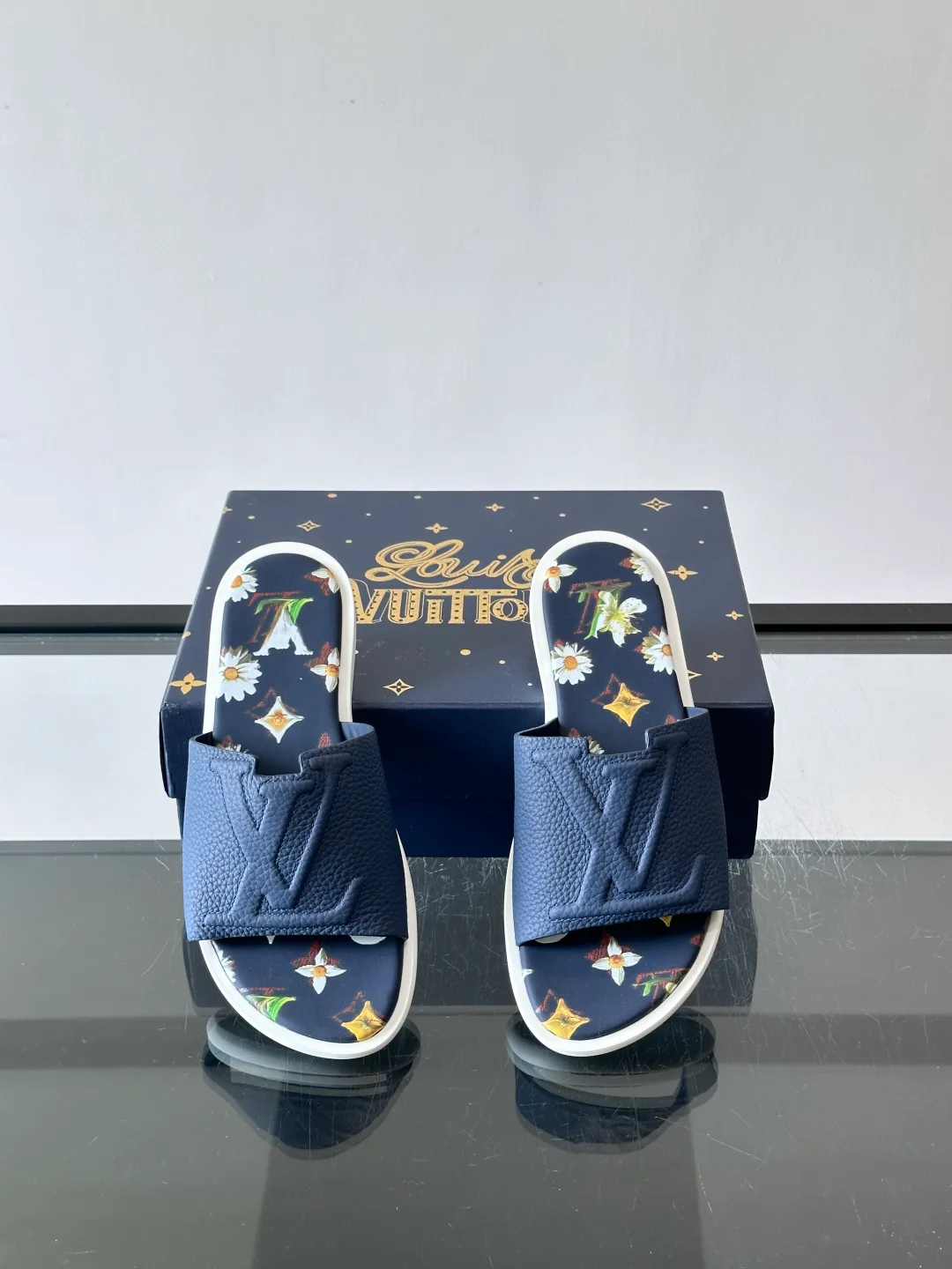 Women's Flip-Flops LOUIS VUITTON 17162802