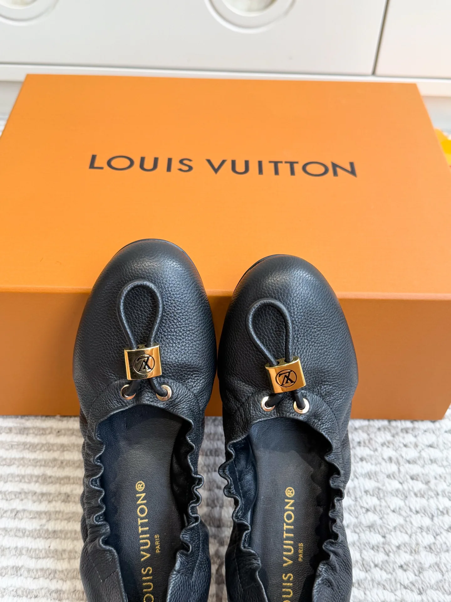 Women's Ballet Flats LOUIS VUITTON 18414276
