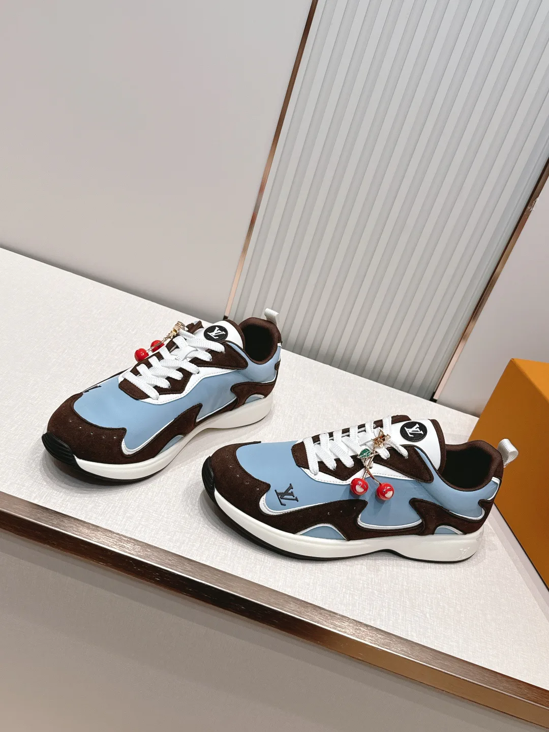 Men's Sneakers LOUIS VUITTON 17926424