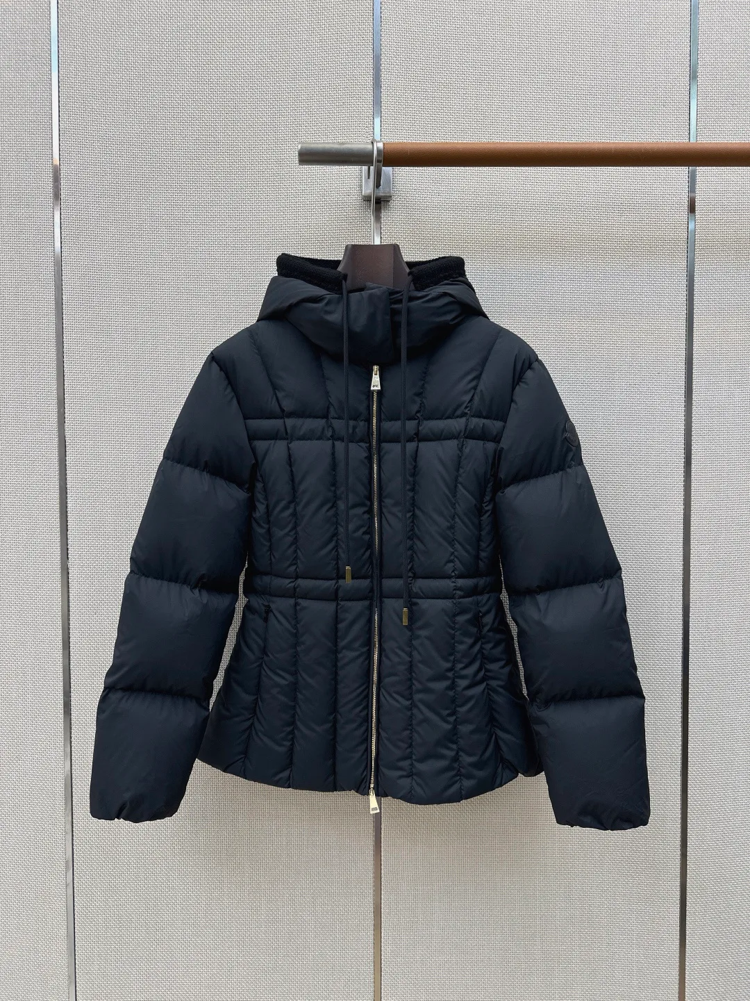 Women's Jackets And Down Jackets MONCLER 18015562