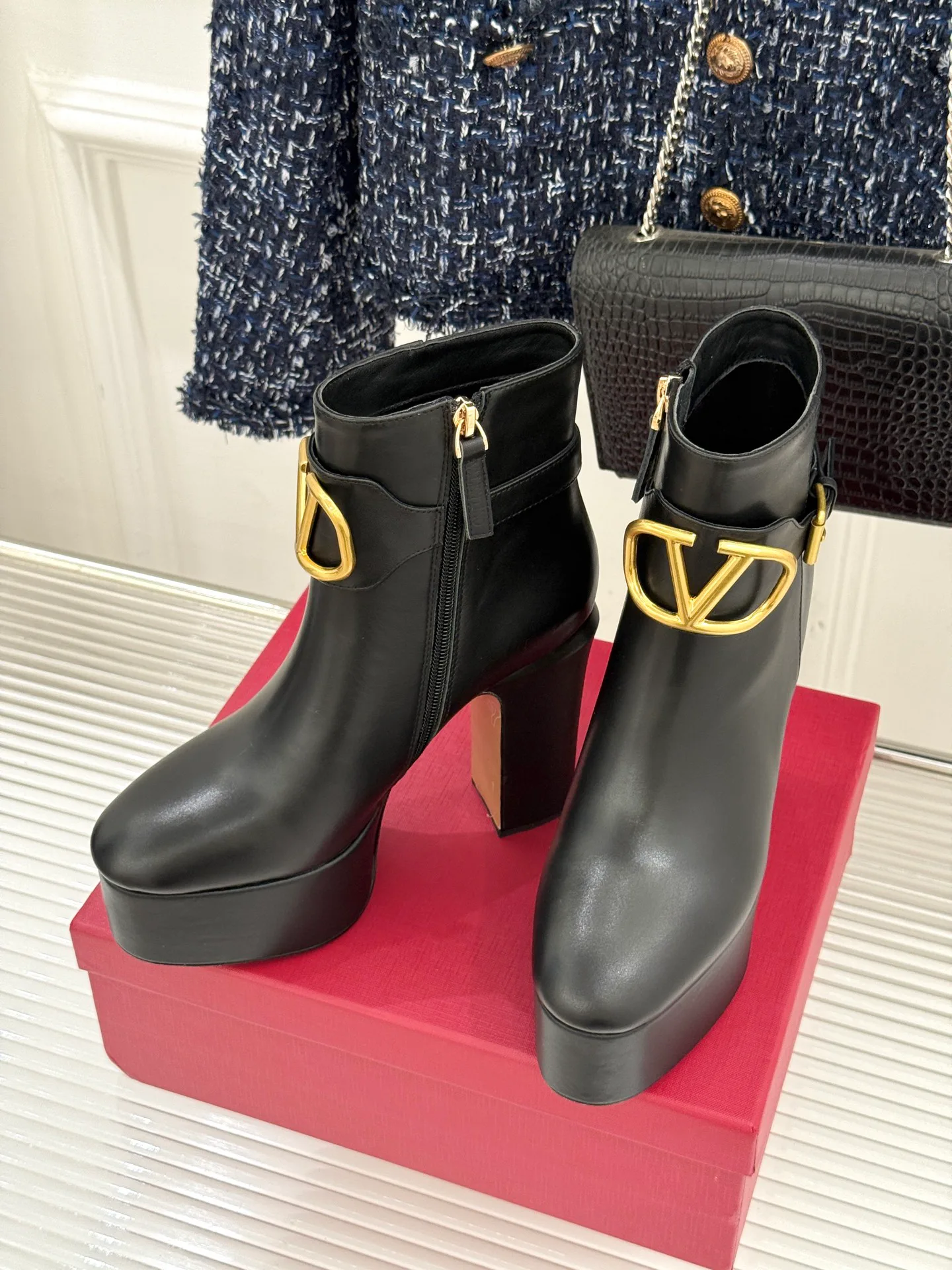 Women's Booties VALENTINO 18170274