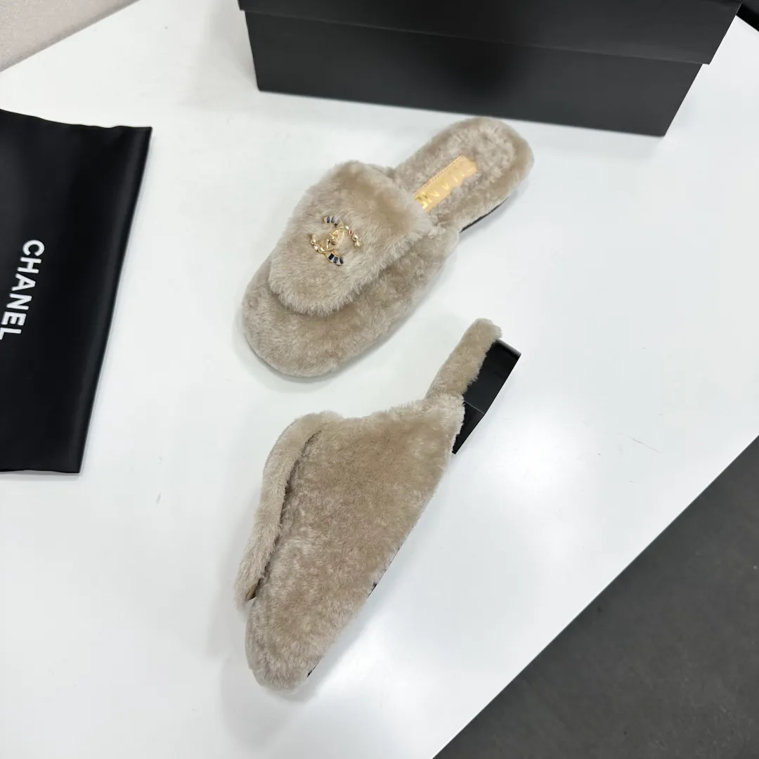 Women's Slippers CHANEL 18436110