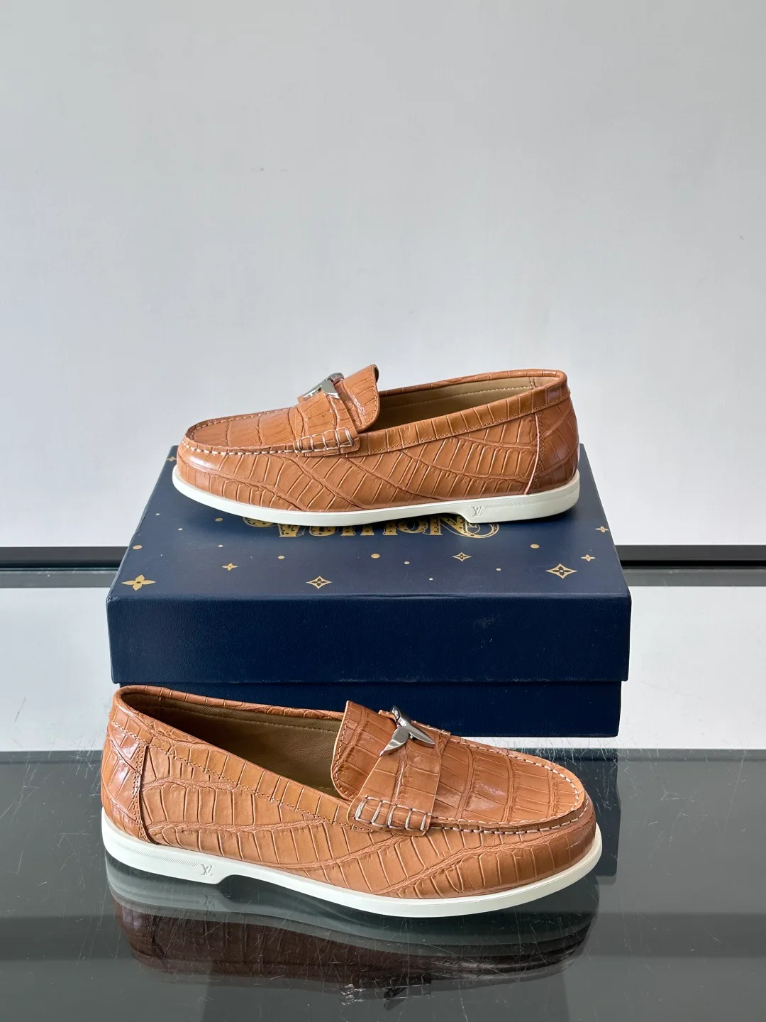 Men's Loafers And Dress Shoes LOUIS VUITTON 18118560