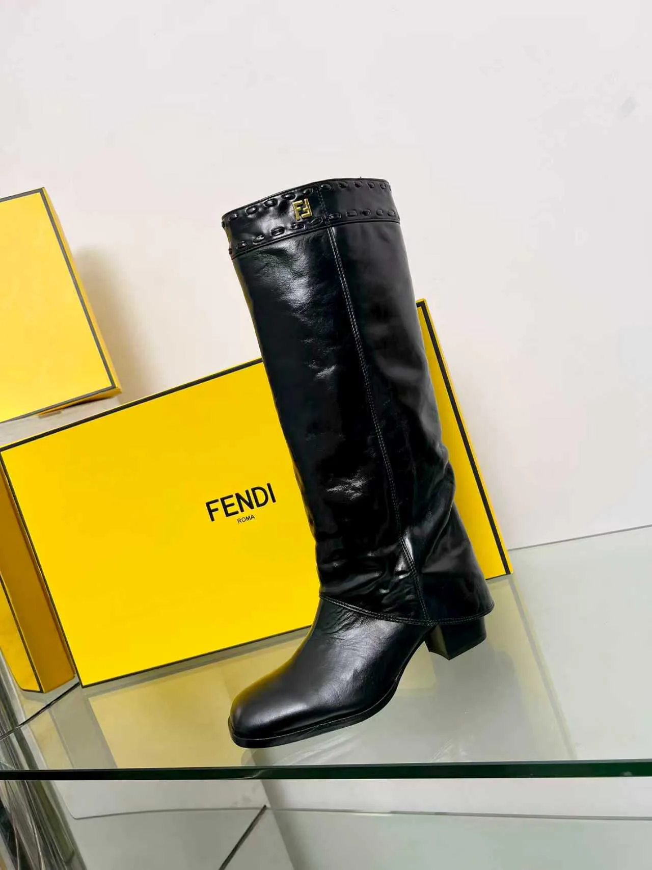 Women's Boots FENDI 18104315
