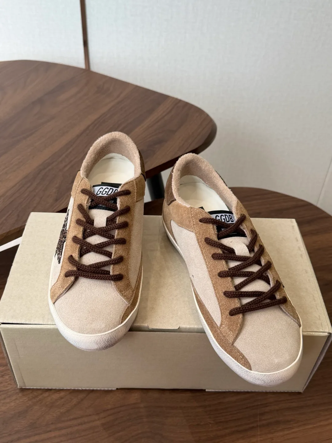 Women's Sneakers GOLDEN GOOSE 18146573