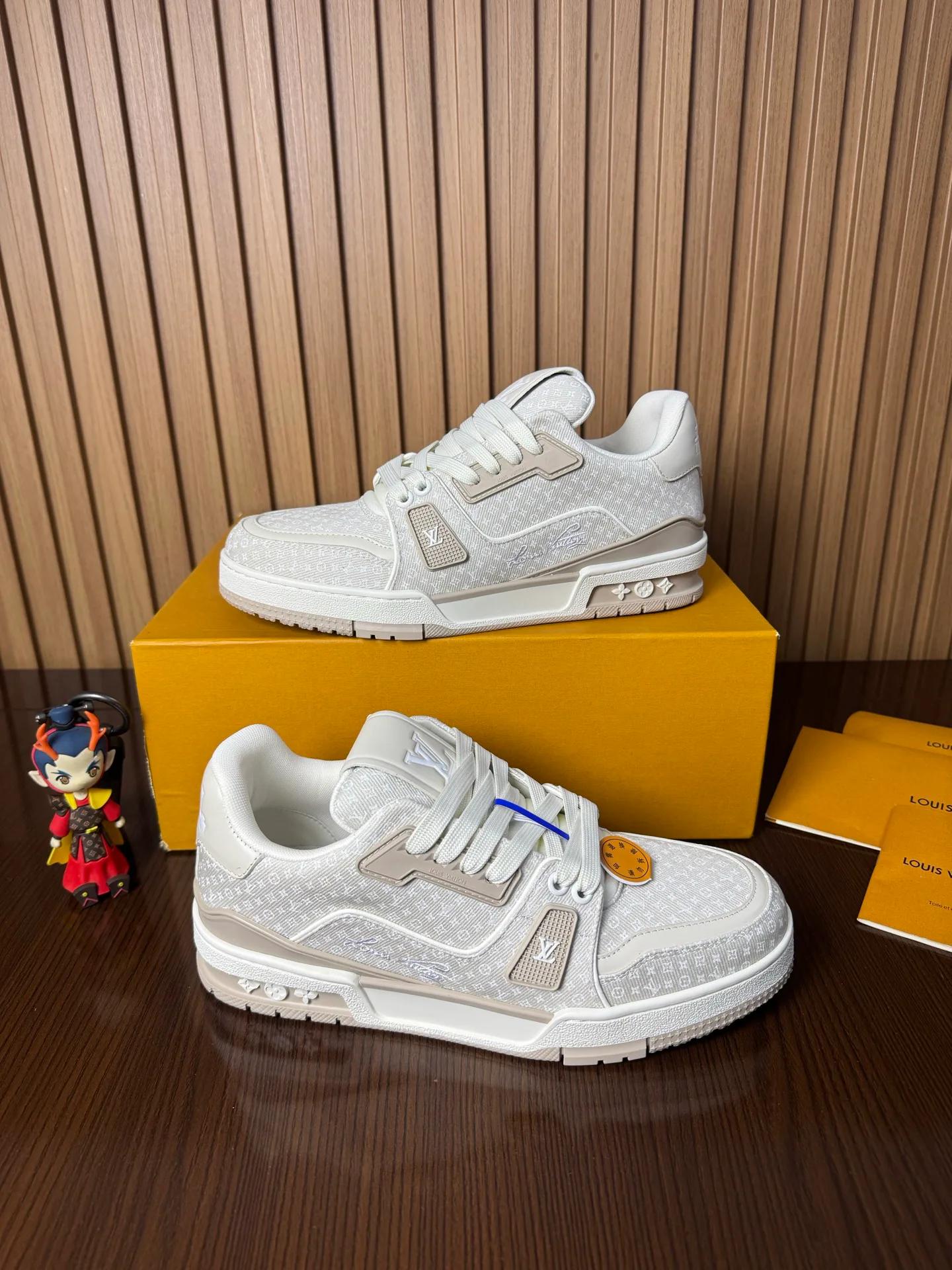 Women's Sneakers LOUIS VUITTON 18467452