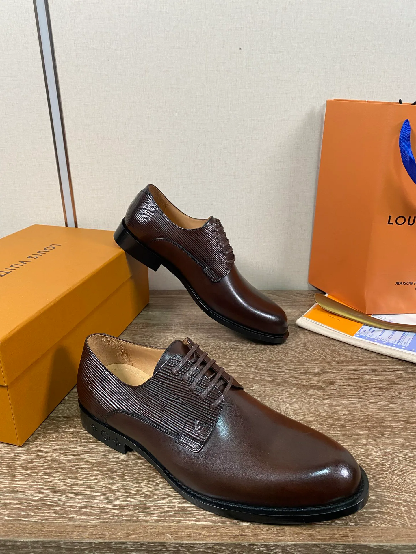 Men's Loafers And Dress Shoes LOUIS VUITTON 18078684