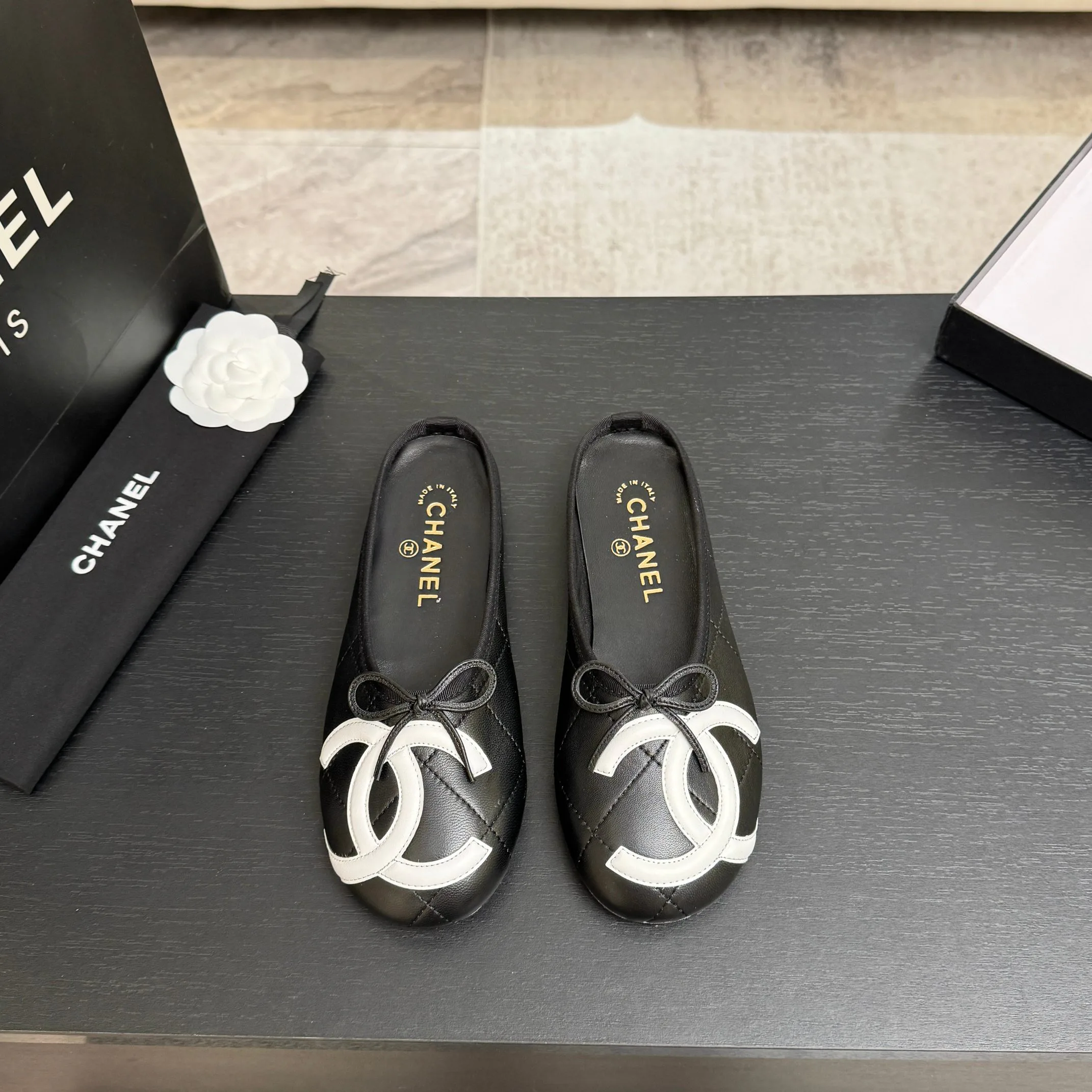Women's Ballet Flats CHANEL 18063107