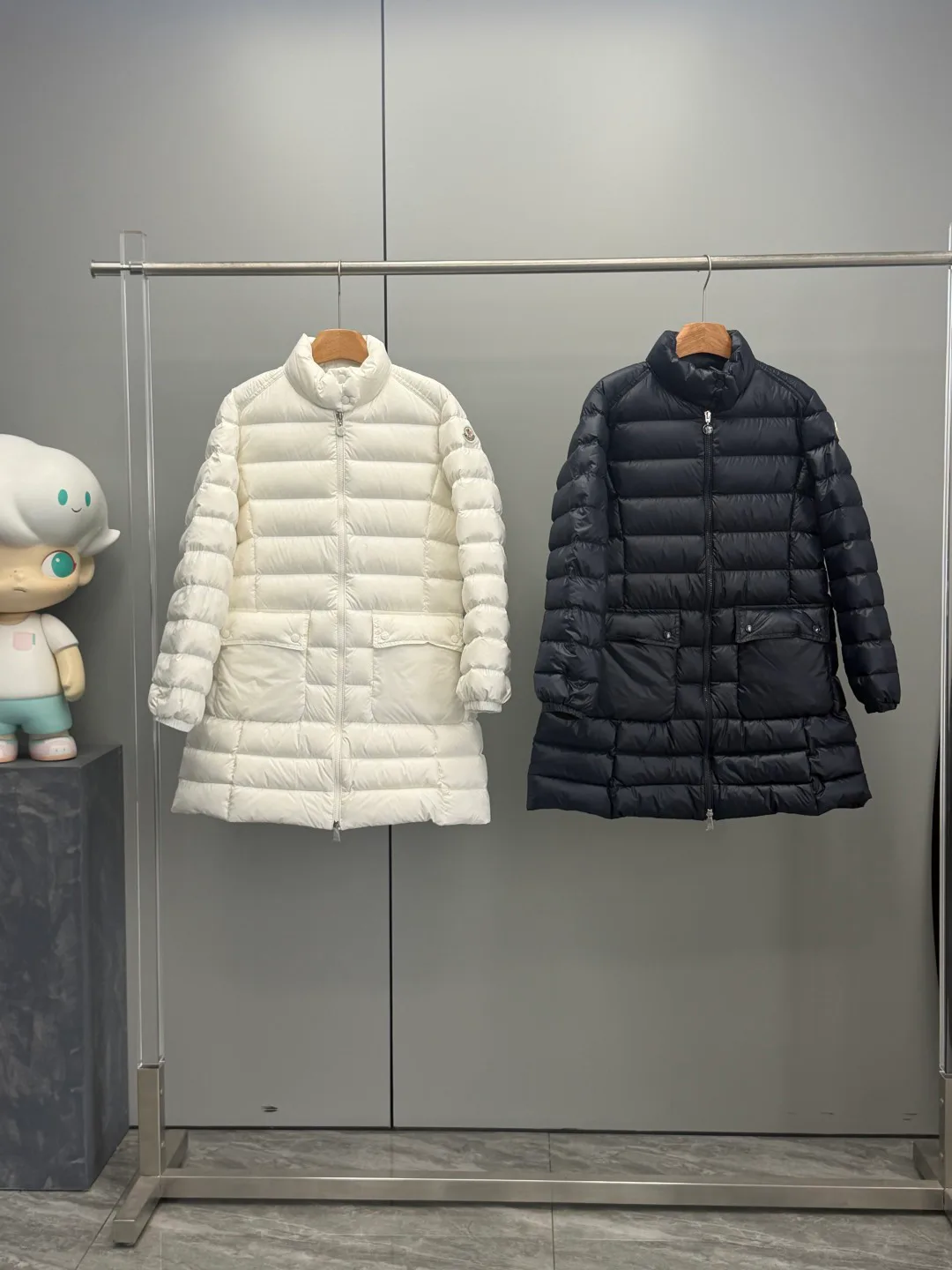 Women's Jackets And Down Jackets MONCLER 18248273