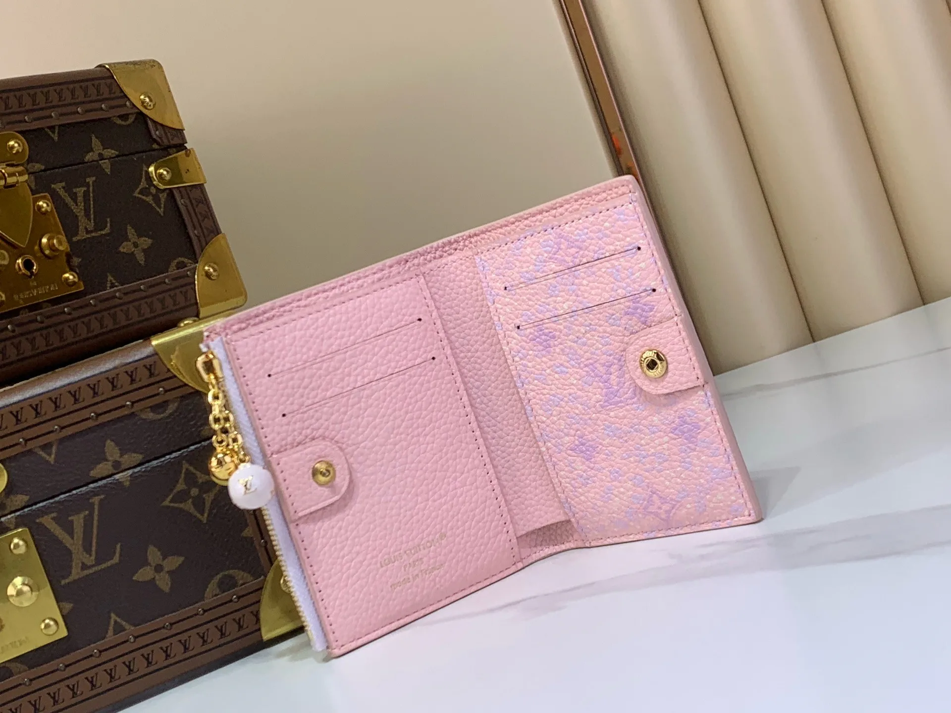 Women's Clutches LOUIS VUITTON 17499374