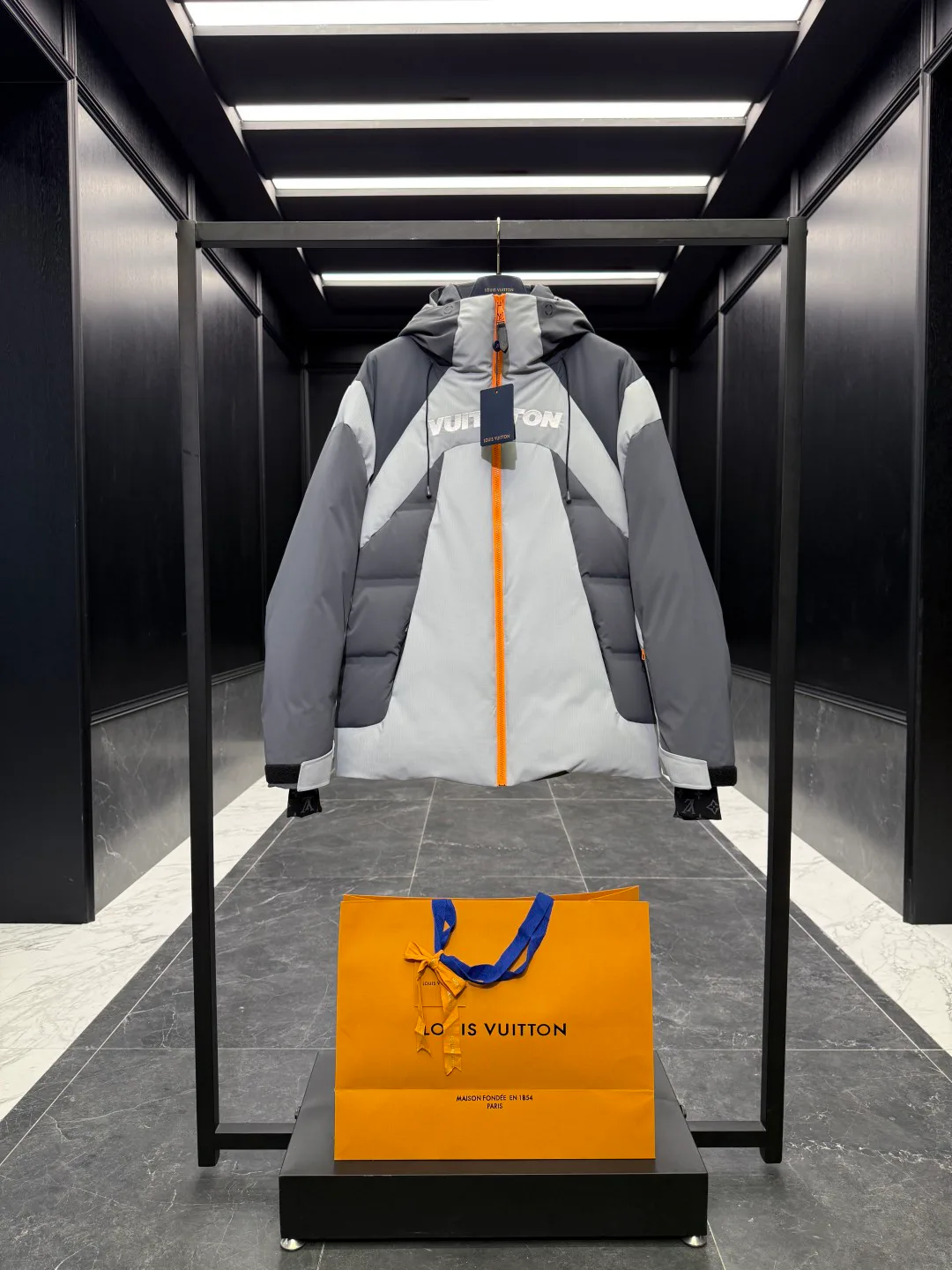 Men's Jackets And Down Jackets LOUIS VUITTON 18434616