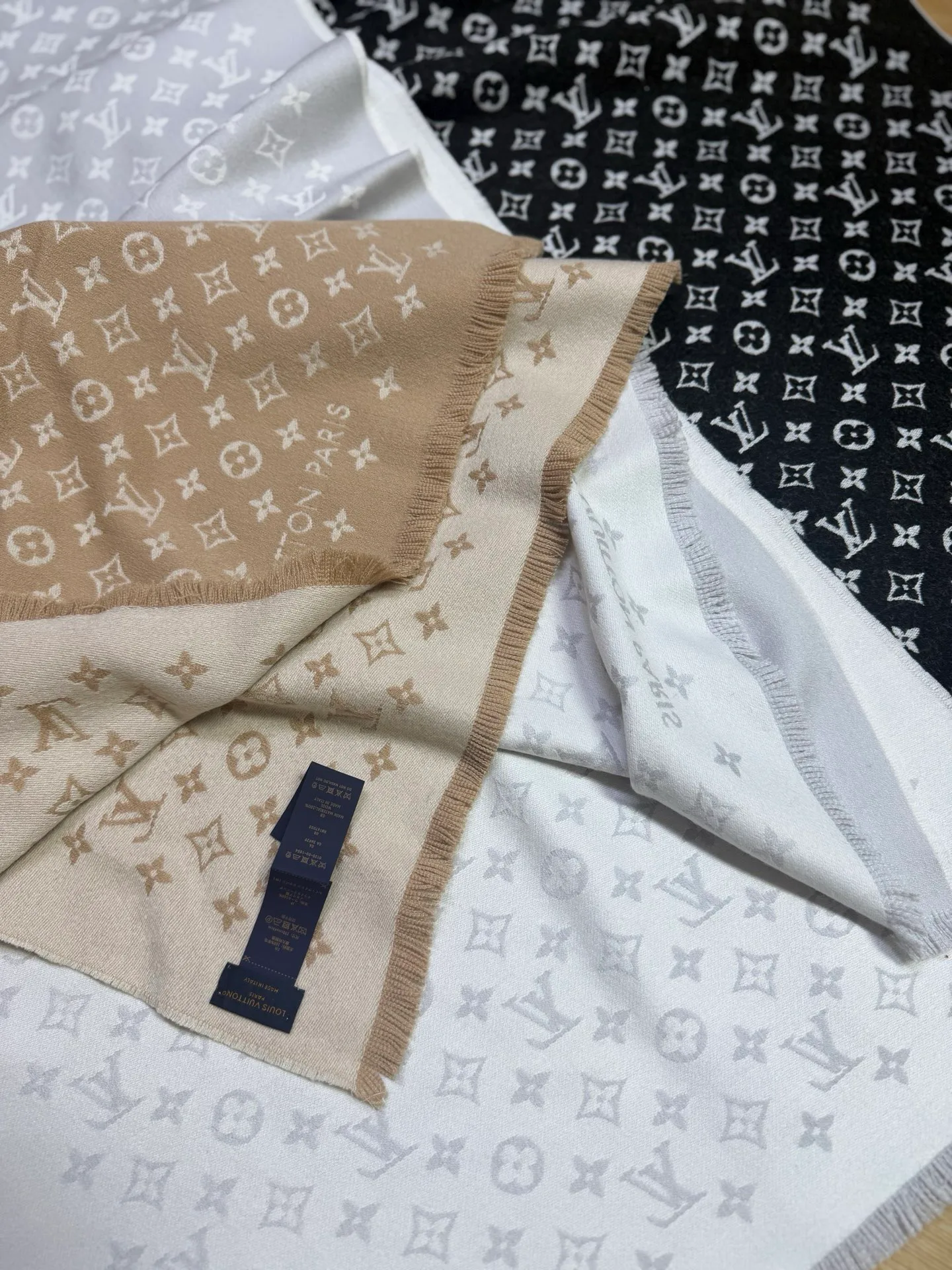 Scarves LOUIS VUITTON 18426914