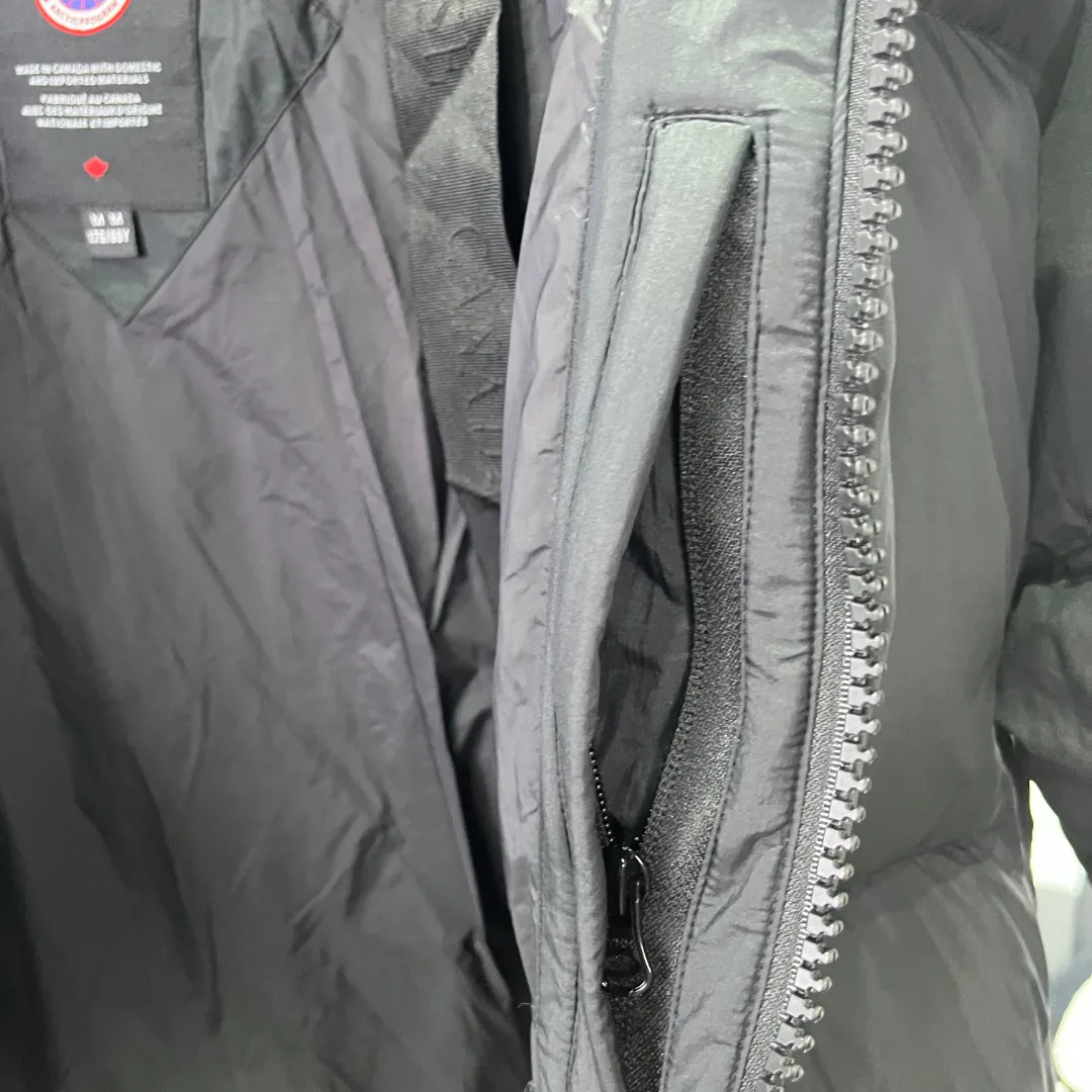 Men's Jackets And Down Jackets CANADA GOOSE 18204206