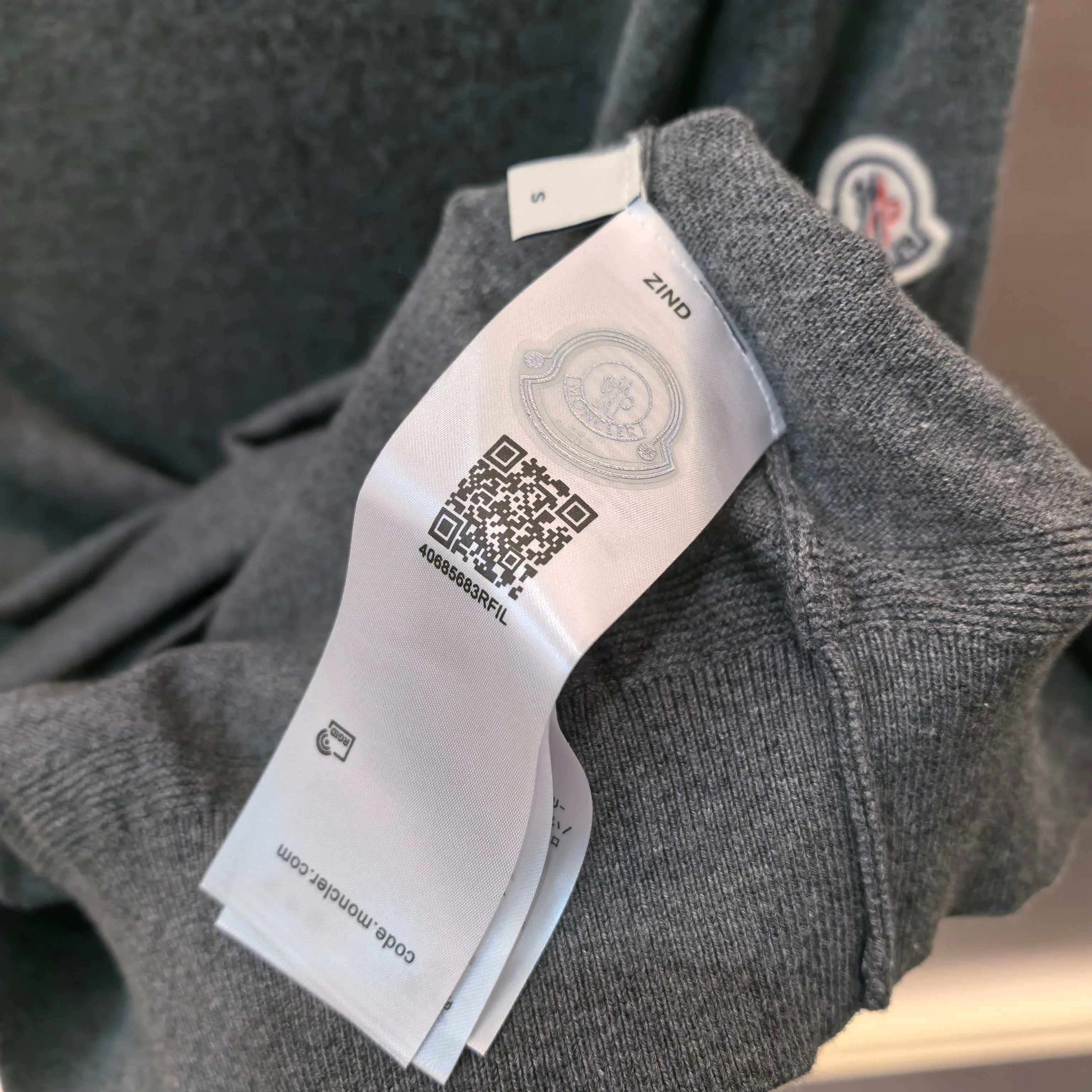 Men's Jumpers And Sweaters MONCLER 18243950