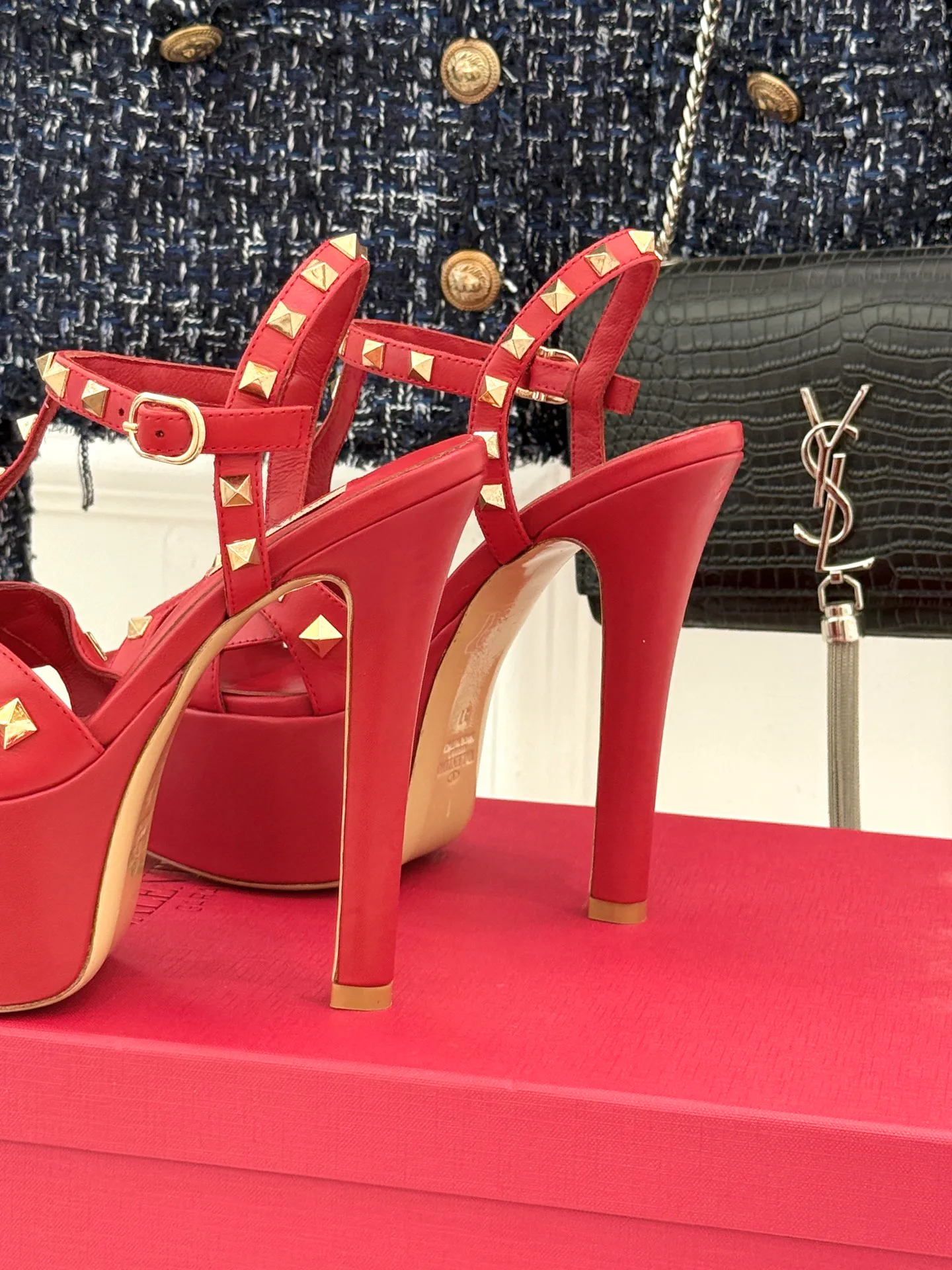 Women's Open-Toe Sandals VALENTINO 18198295