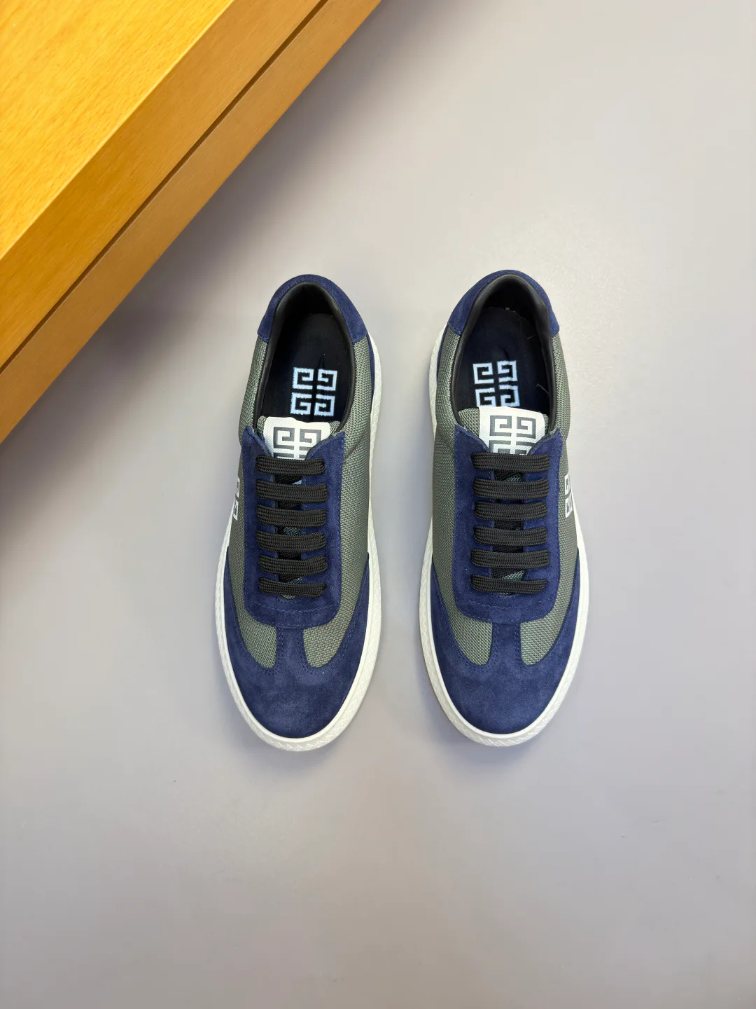Кроссовки Мужские Givenchy 18597815