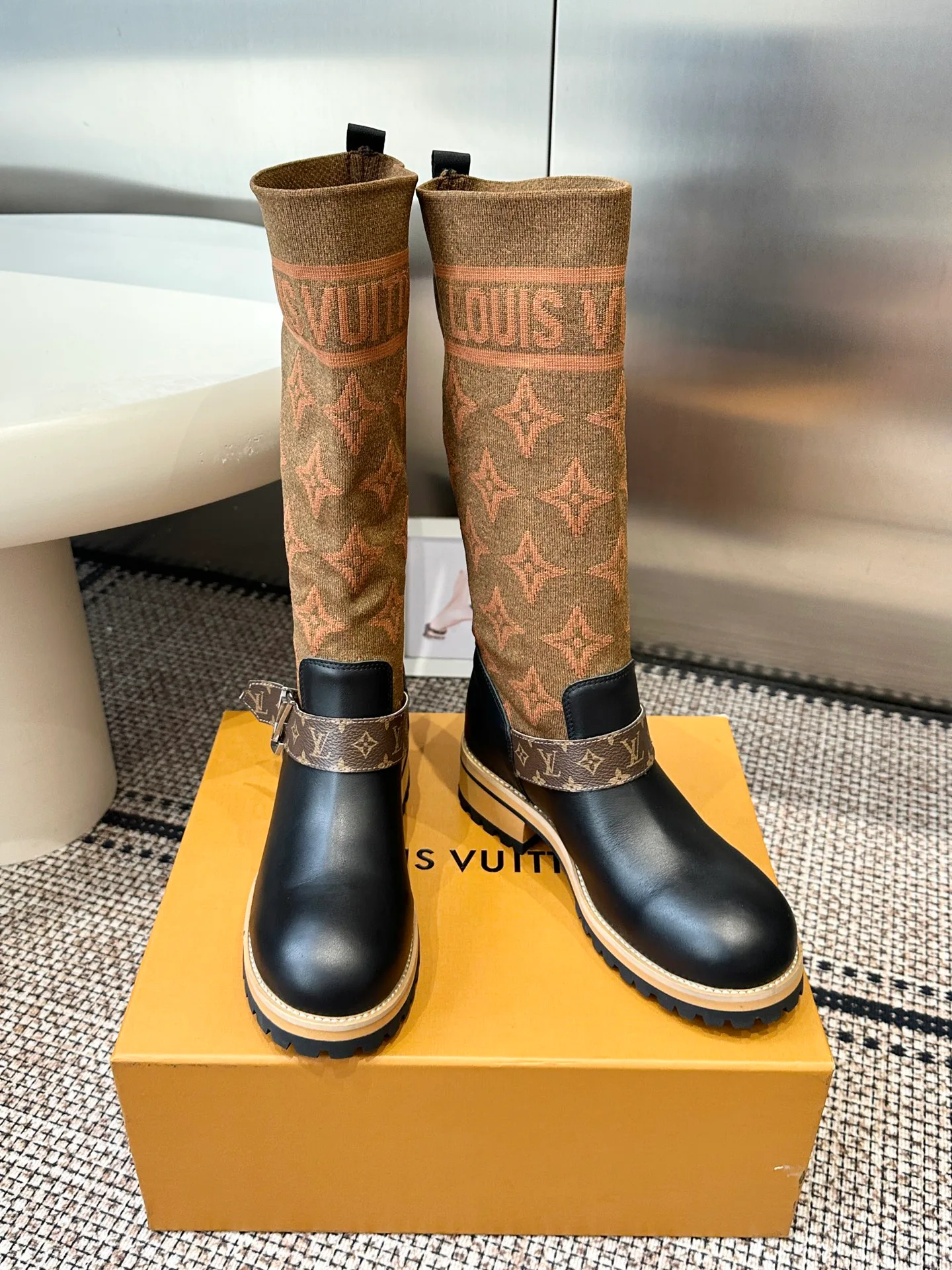 Сапоги Женские Louis Vuitton 18619007