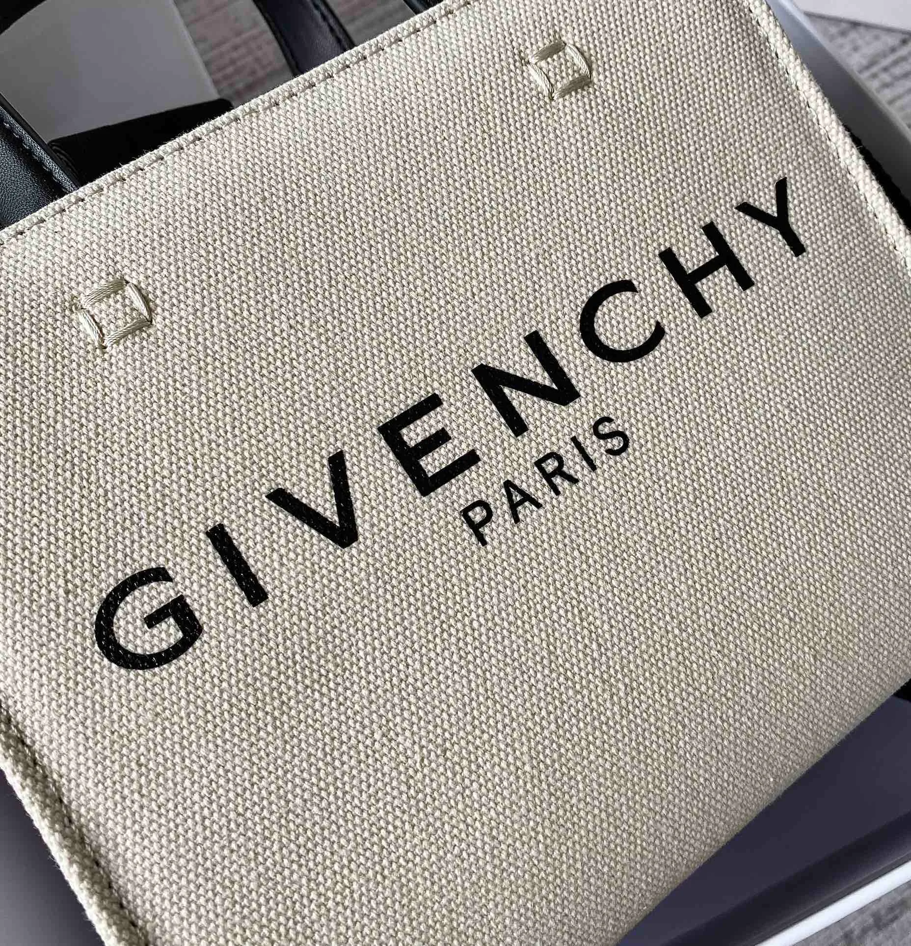 Women's Classic Handbags GIVENCHY 18452595