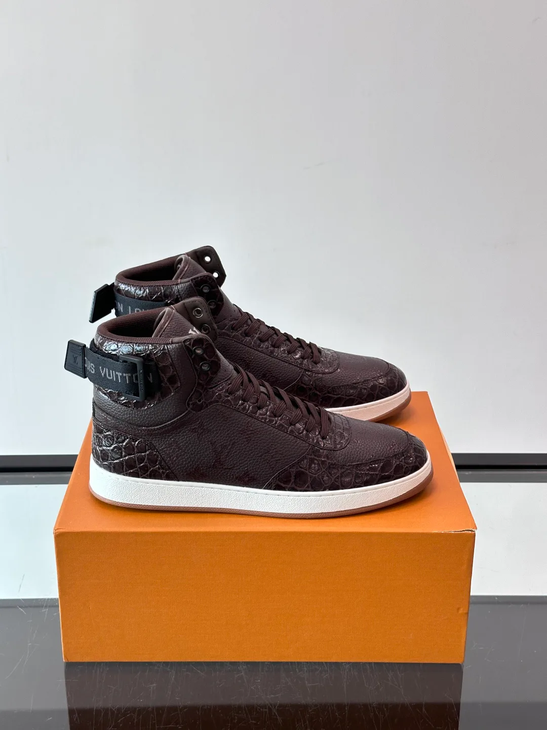 Men's Sneakers LOUIS VUITTON 18400596