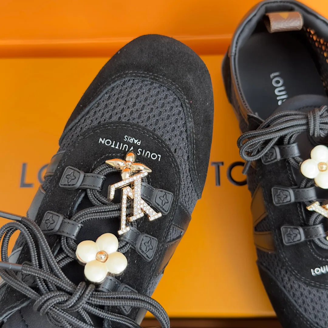 Women's Sneakers LOUIS VUITTON 17950616
