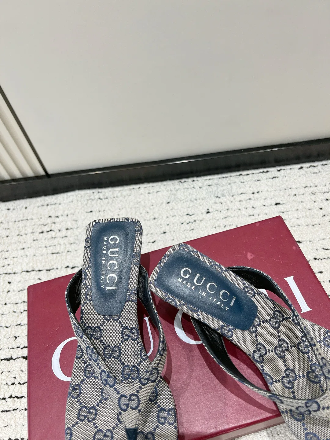 Women's Flip-Flops GUCCI 17637840