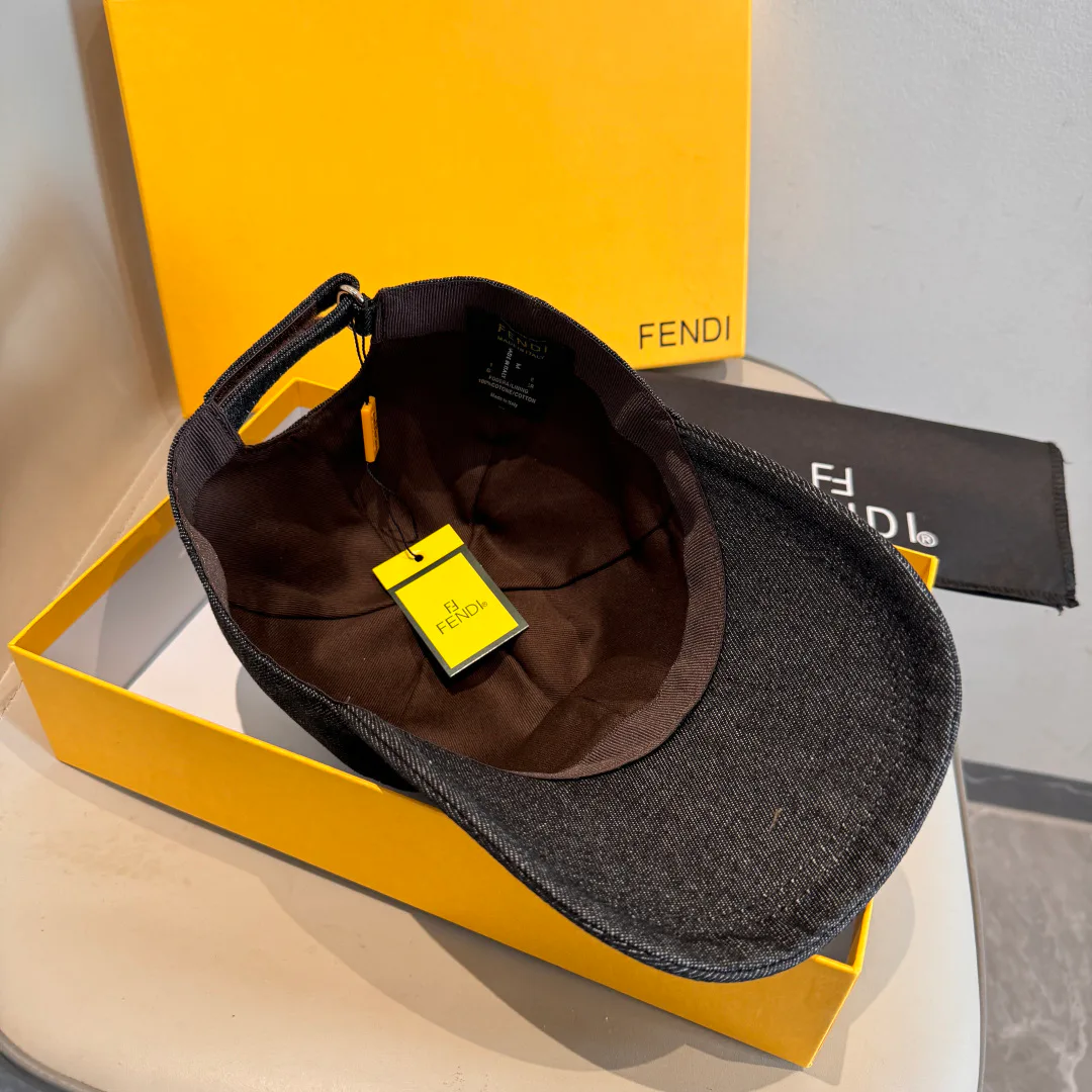 Hats FENDI 17515243