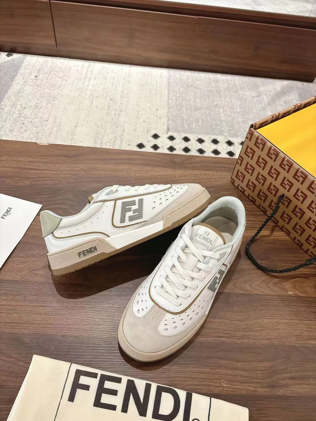 Women's Sneakers FENDI 18219519
