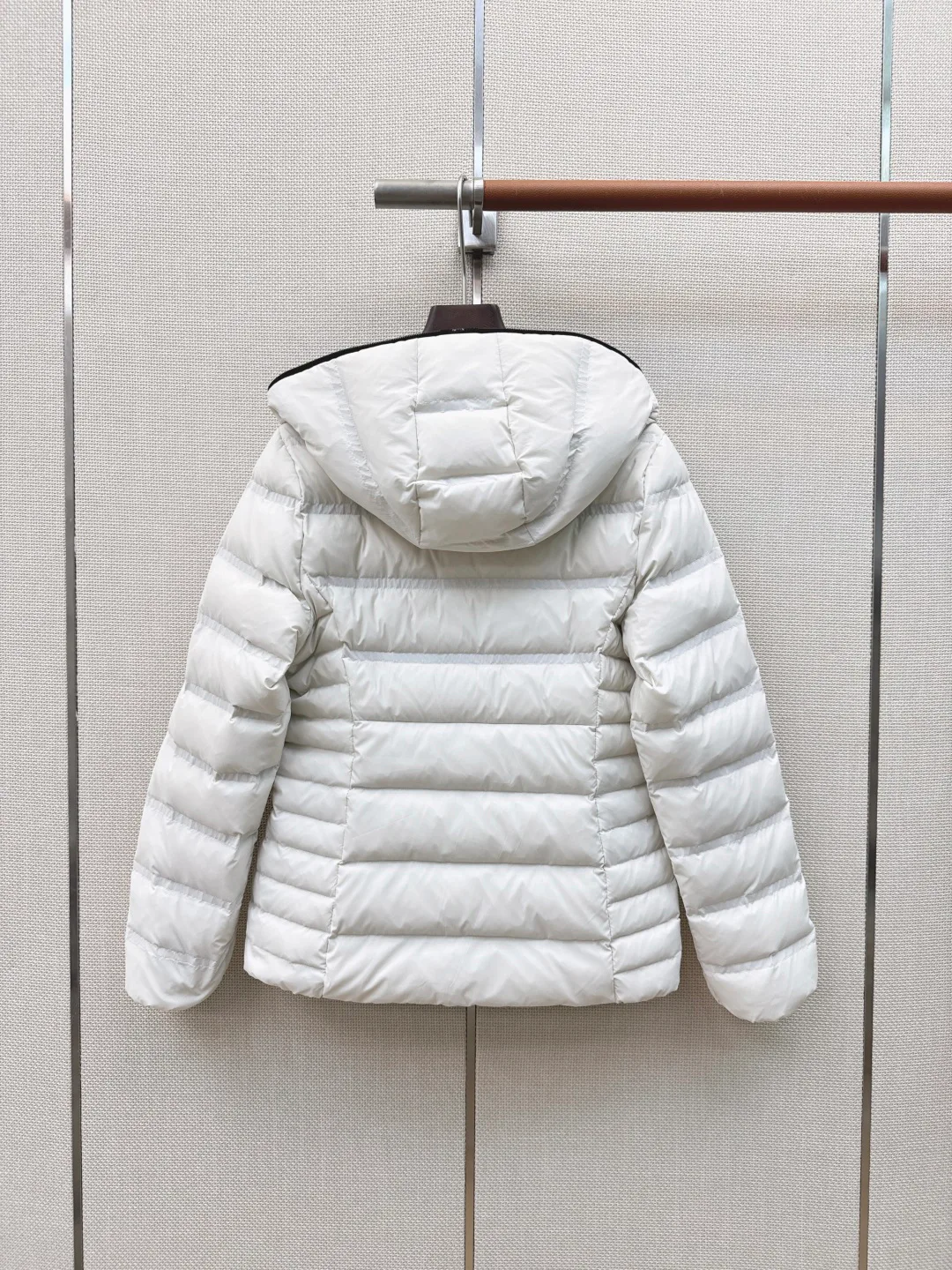 Women's Jackets And Down Jackets MONCLER 18450472
