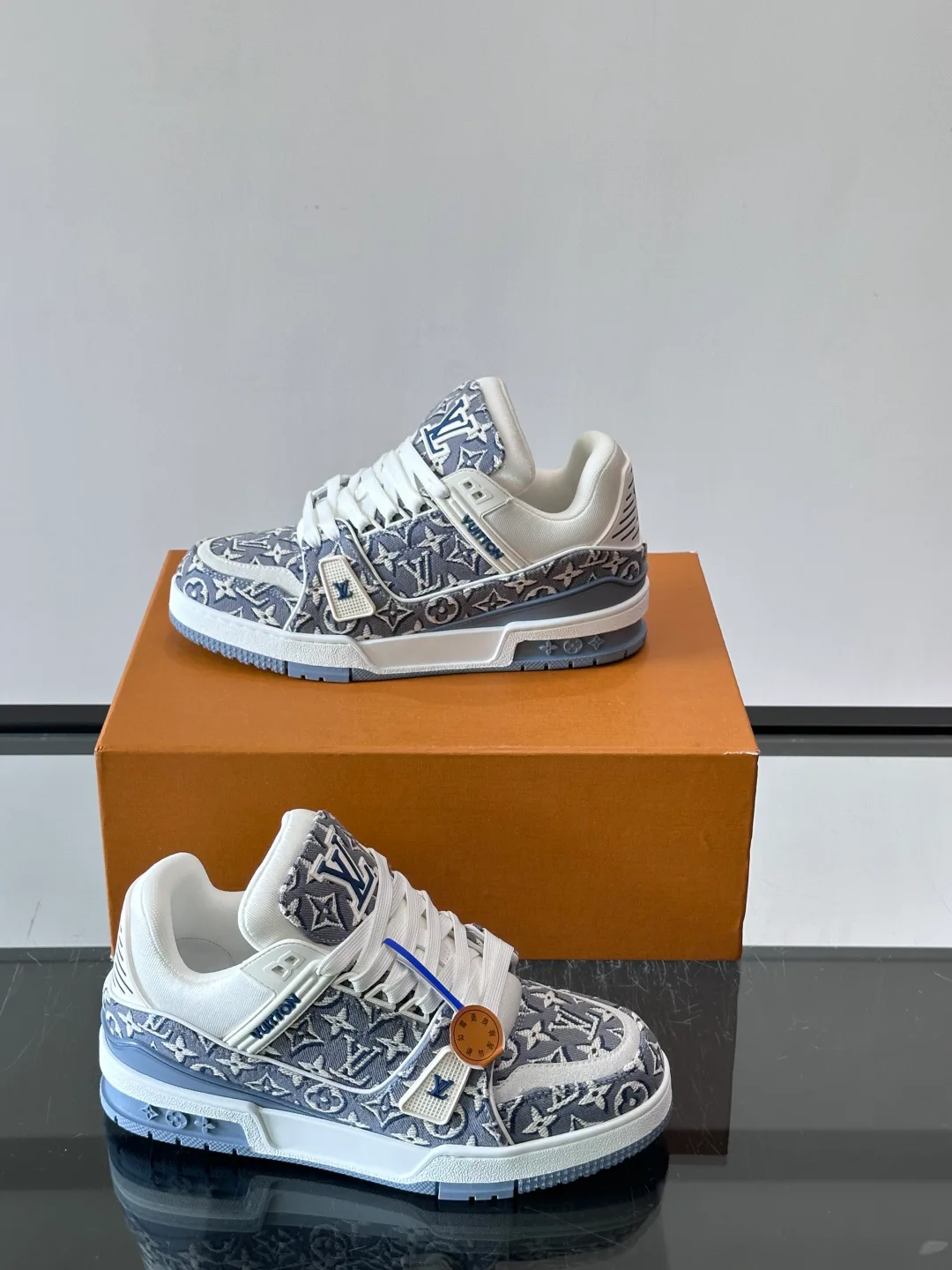 Men's Sneakers LOUIS VUITTON 17588571