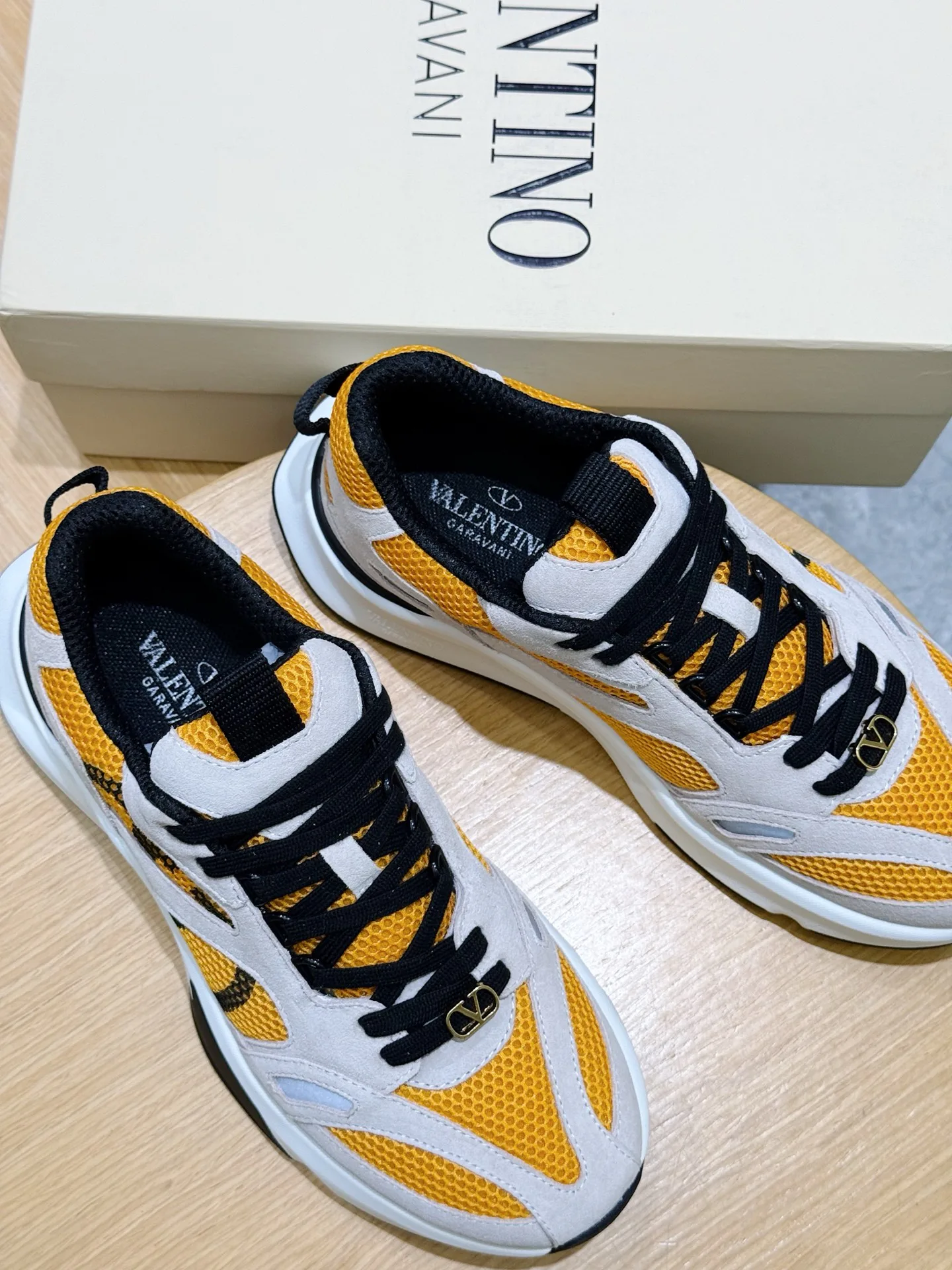 Men's Sneakers VALENTINO 18101559