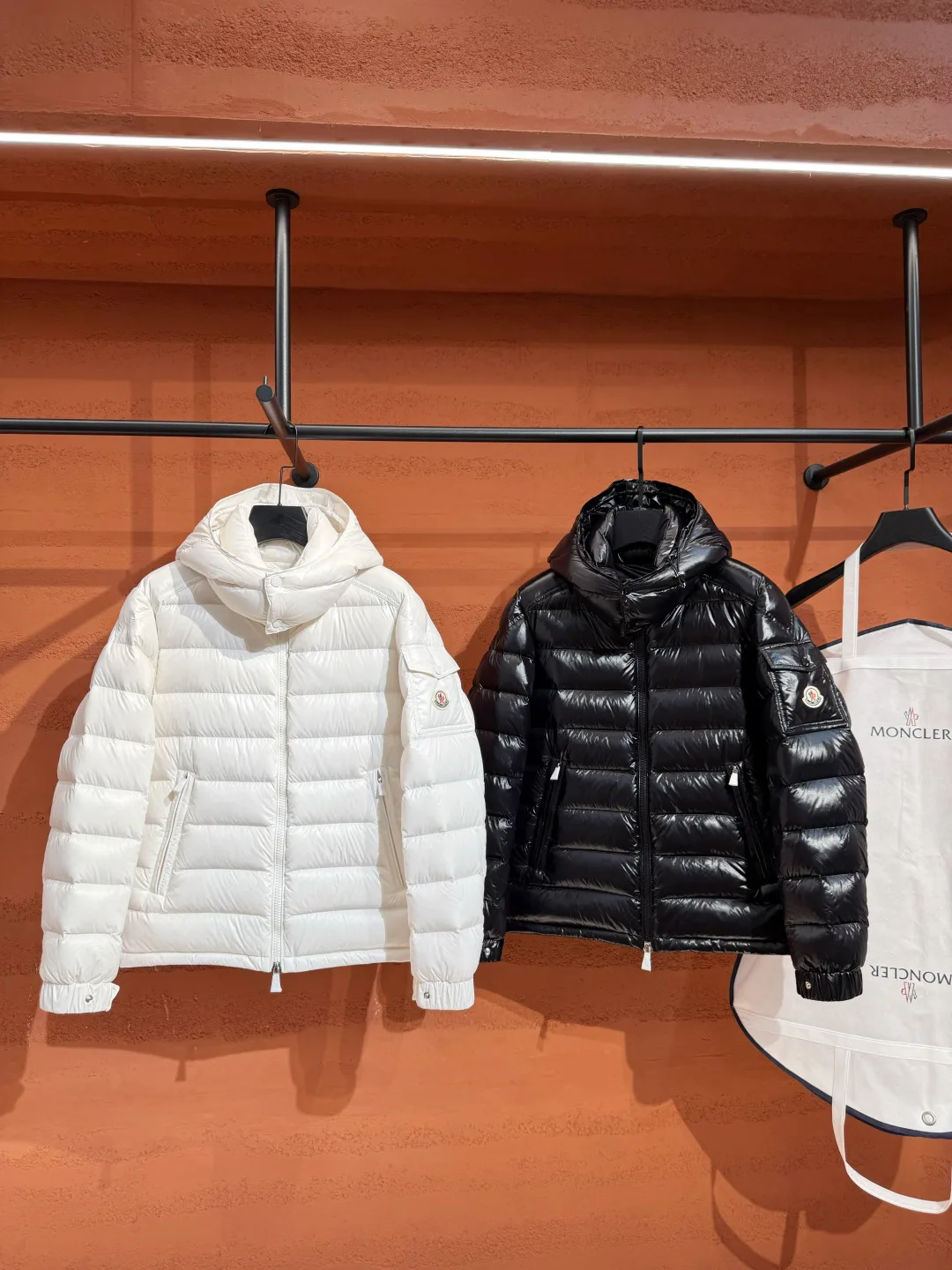 Women's Jackets And Down Jackets MONCLER 18237476