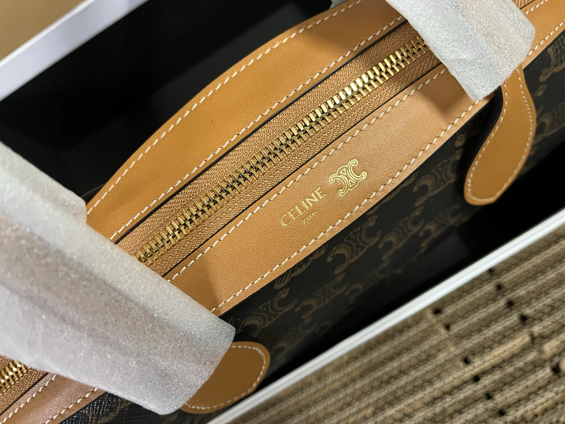 Women's Classic Handbags CELINE 18223207