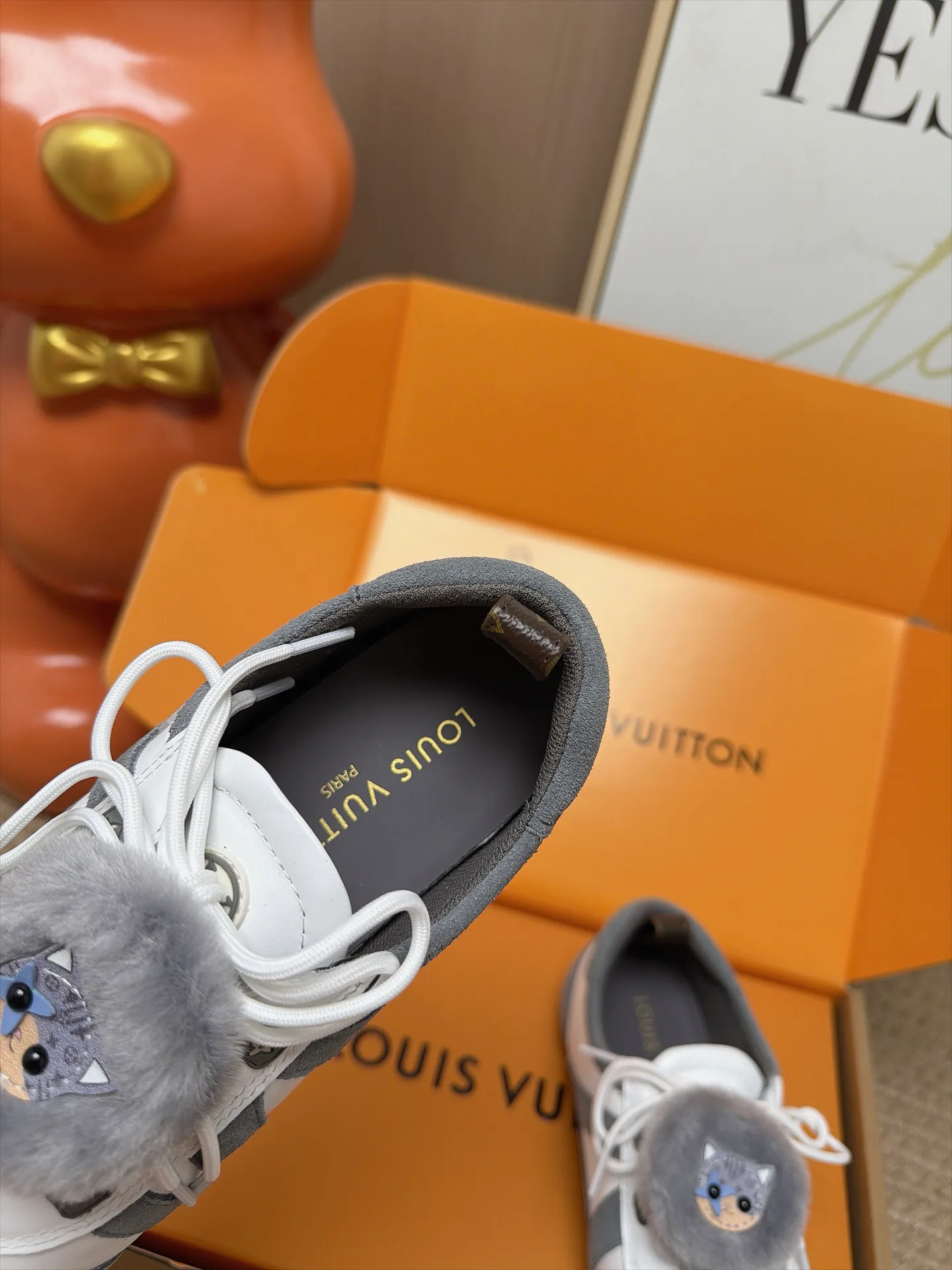 Women's Sneakers LOUIS VUITTON 18063012
