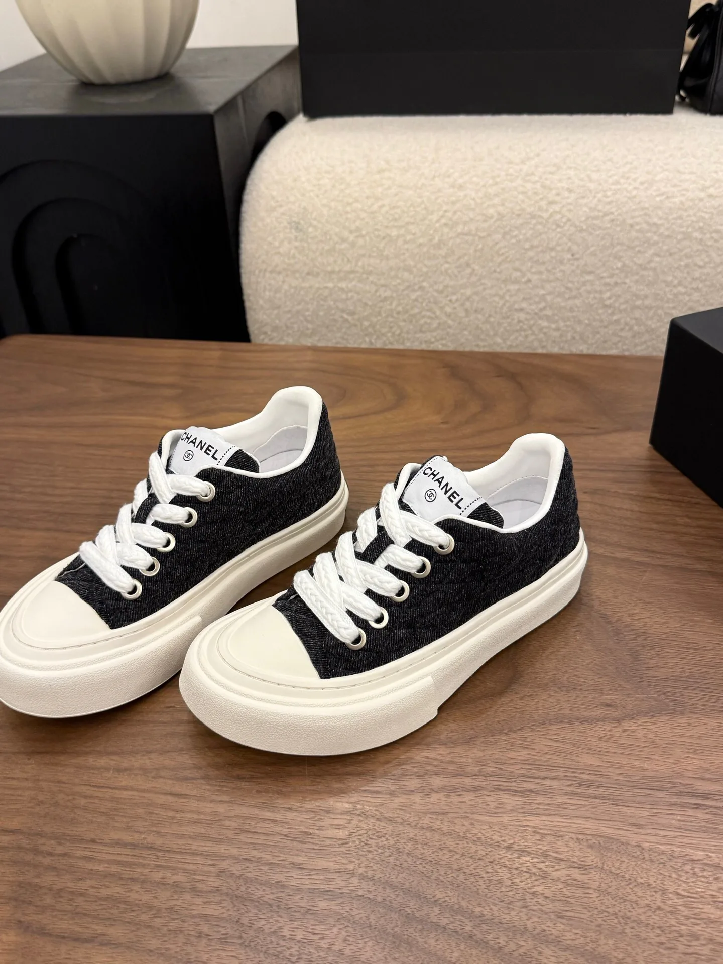 Women's Sneakers CHANEL 17996719
