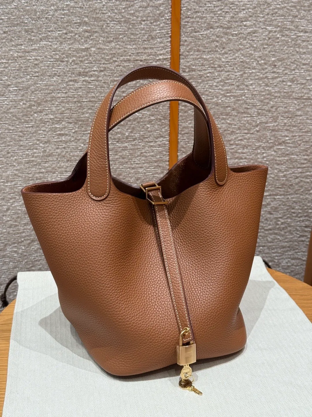 Women's Classic Handbags HERMES 17941972